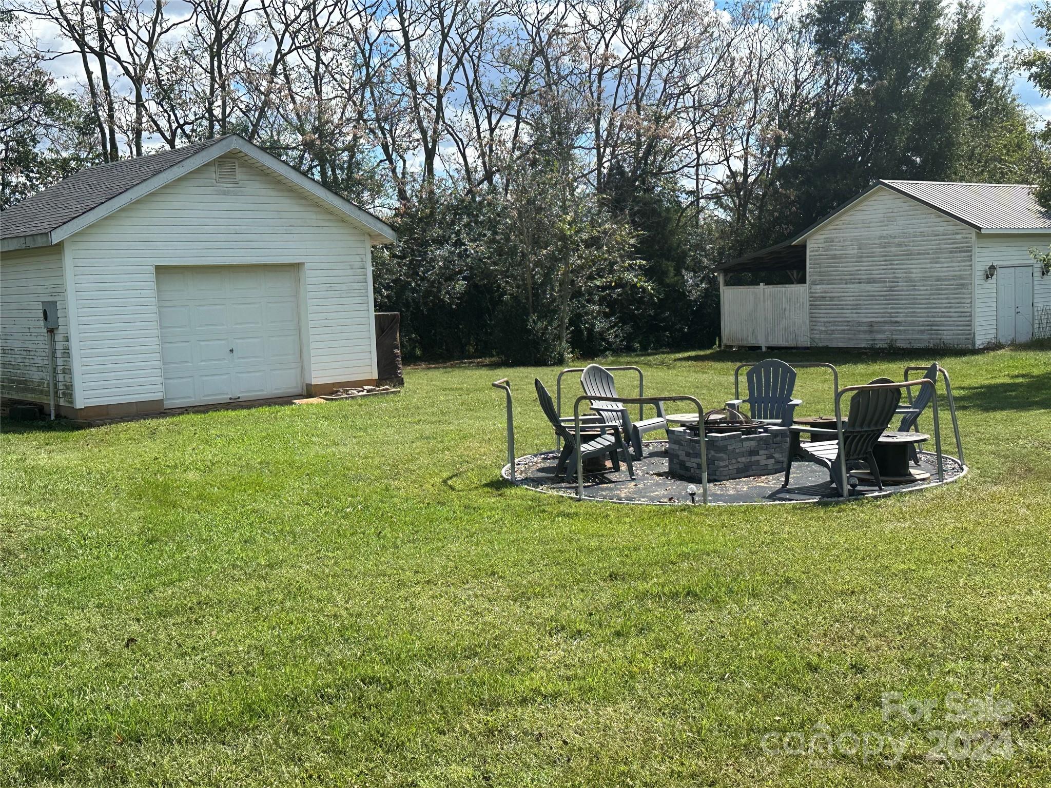 114 E Dundee Court Property Photo 3