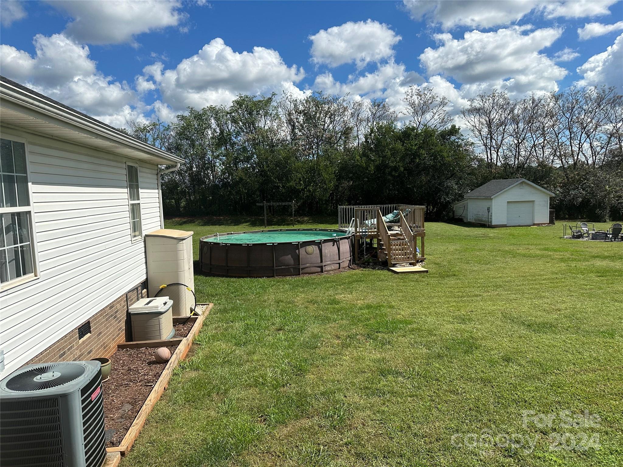114 E Dundee Court Property Photo 4