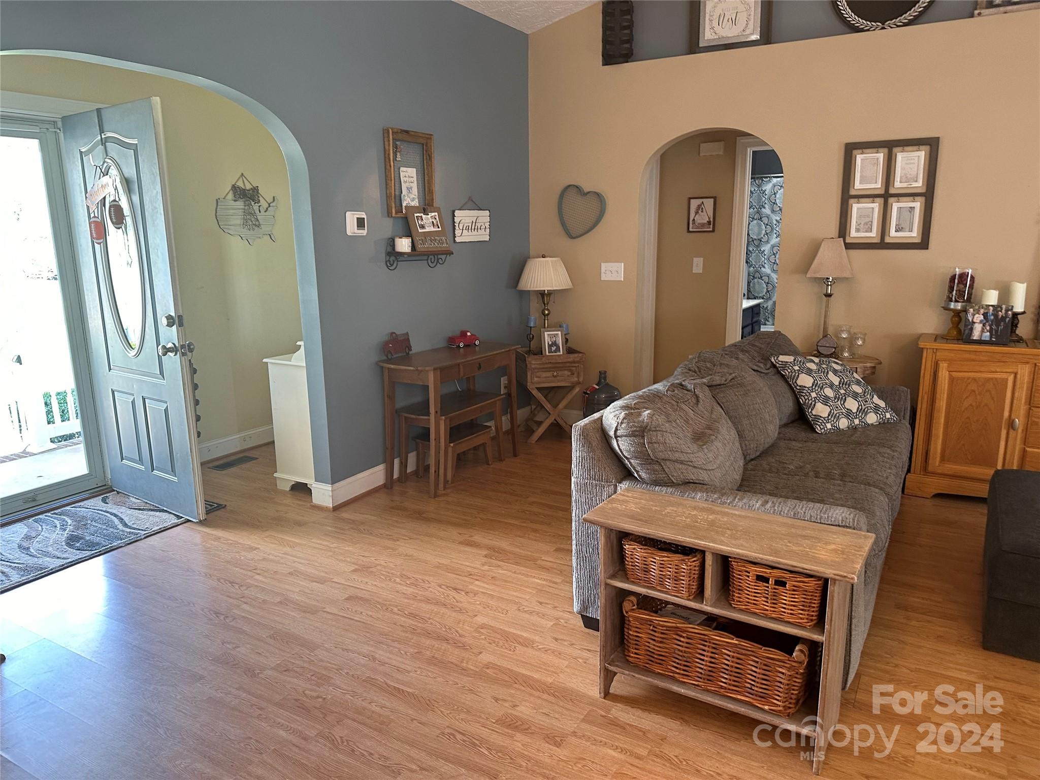 114 E Dundee Court Property Photo 6