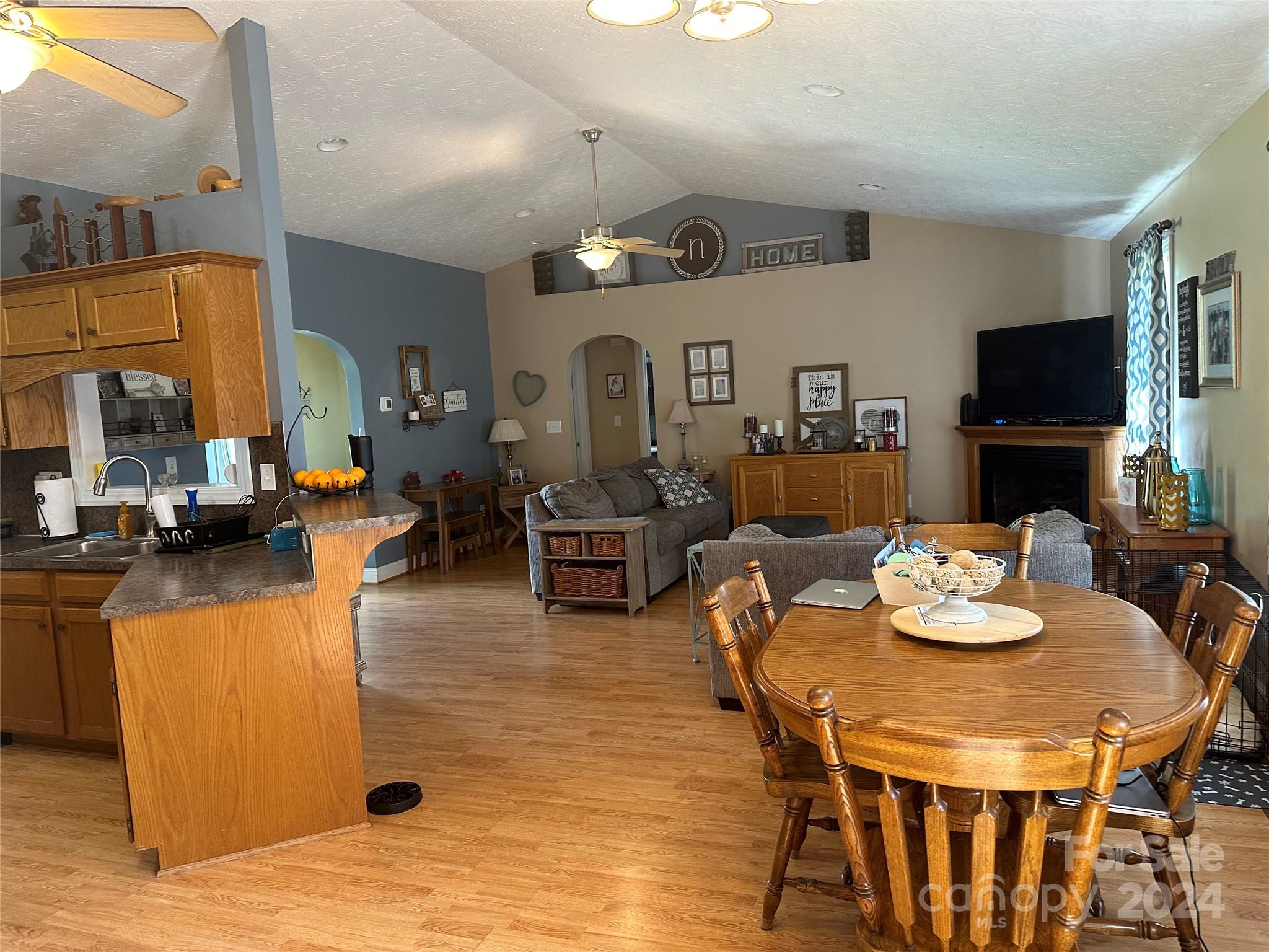 114 E Dundee Court Property Photo 8