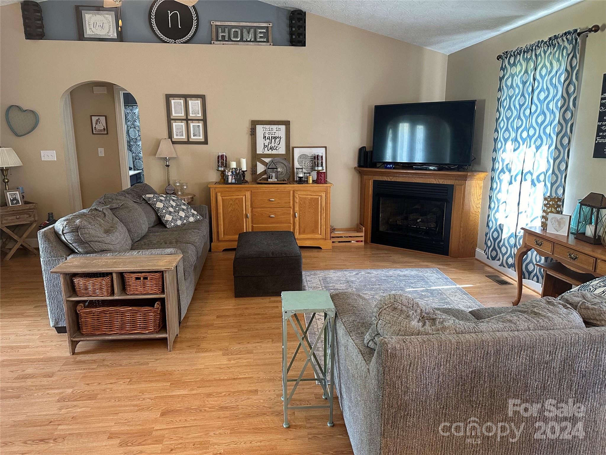 114 E Dundee Court Property Photo 11