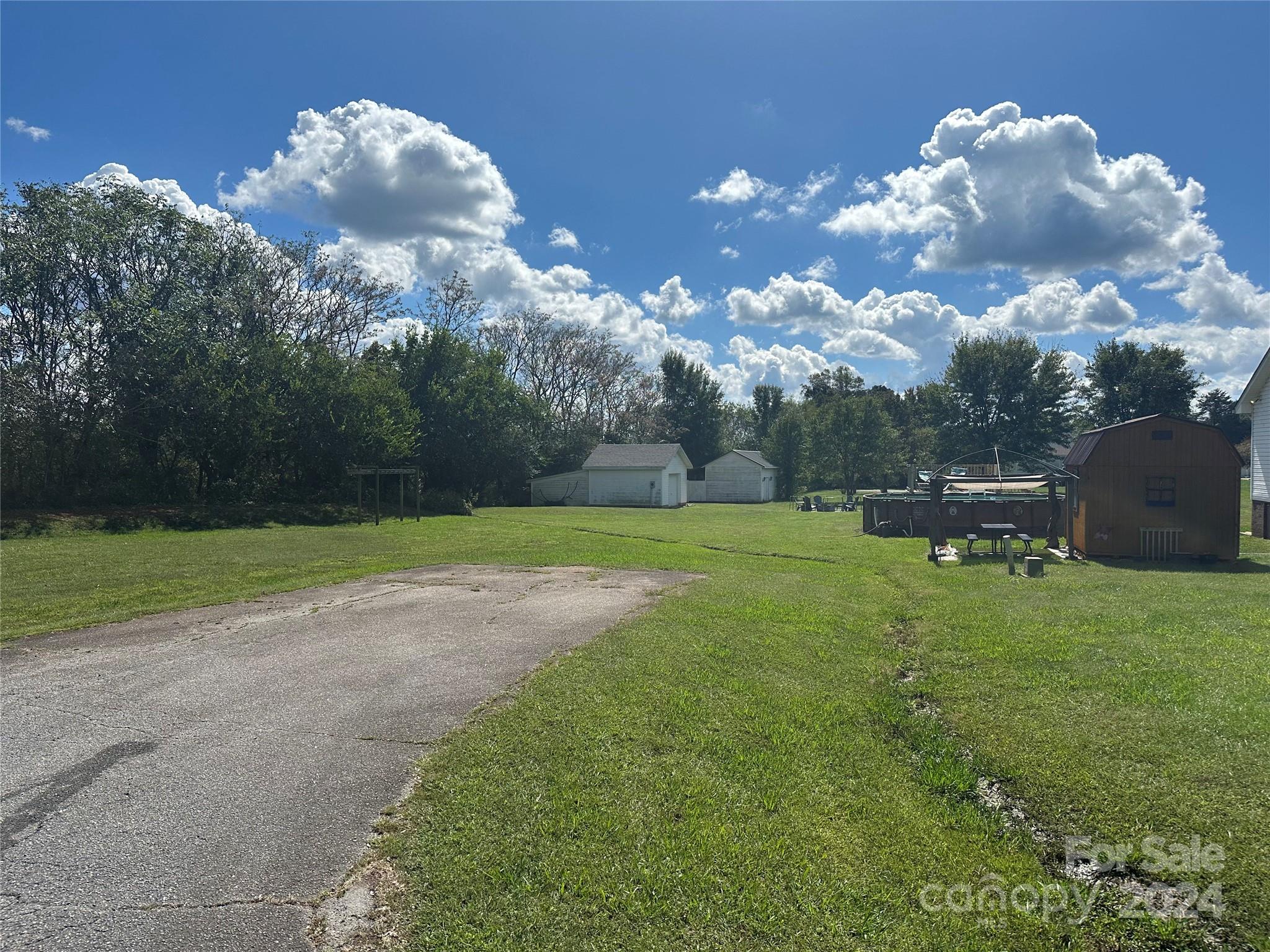 114 E Dundee Court Property Photo 23