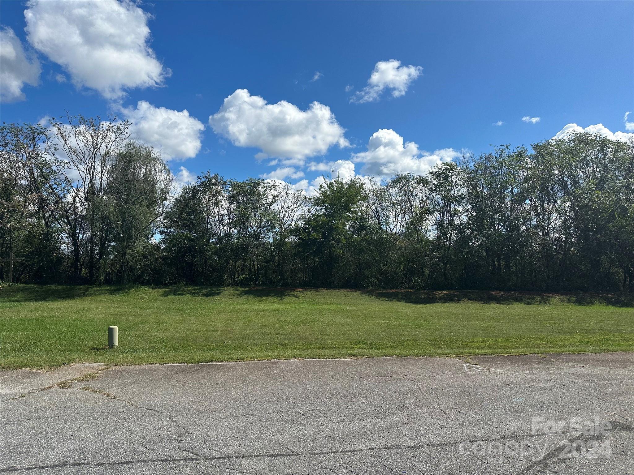 114 E Dundee Court Property Photo 24