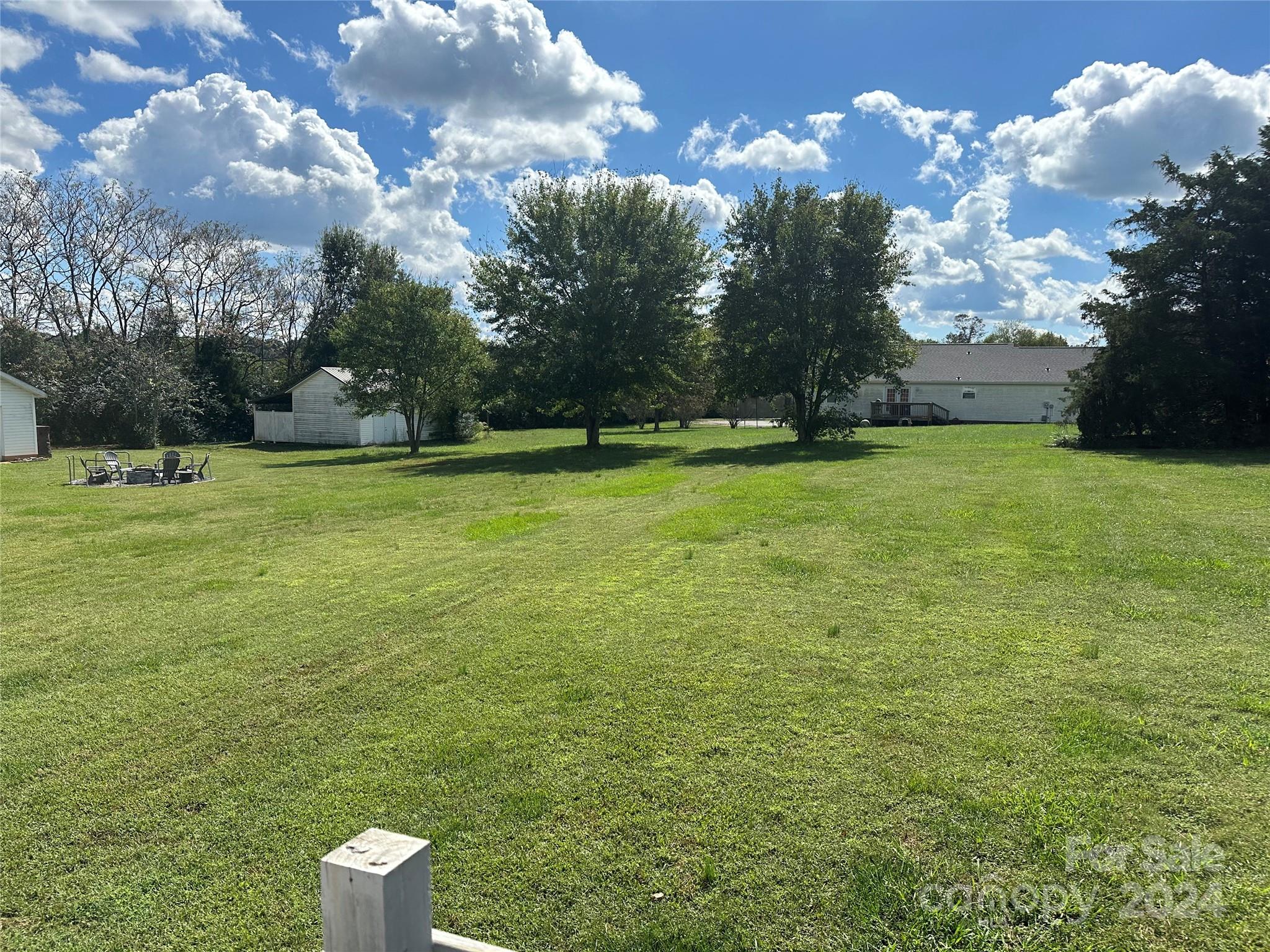 114 E Dundee Court Property Photo 26
