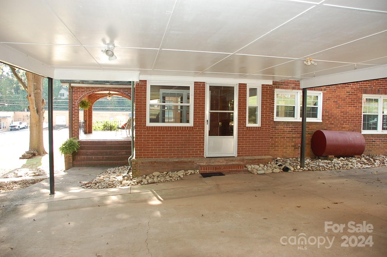 2124 W Main Street C Property Photo 5