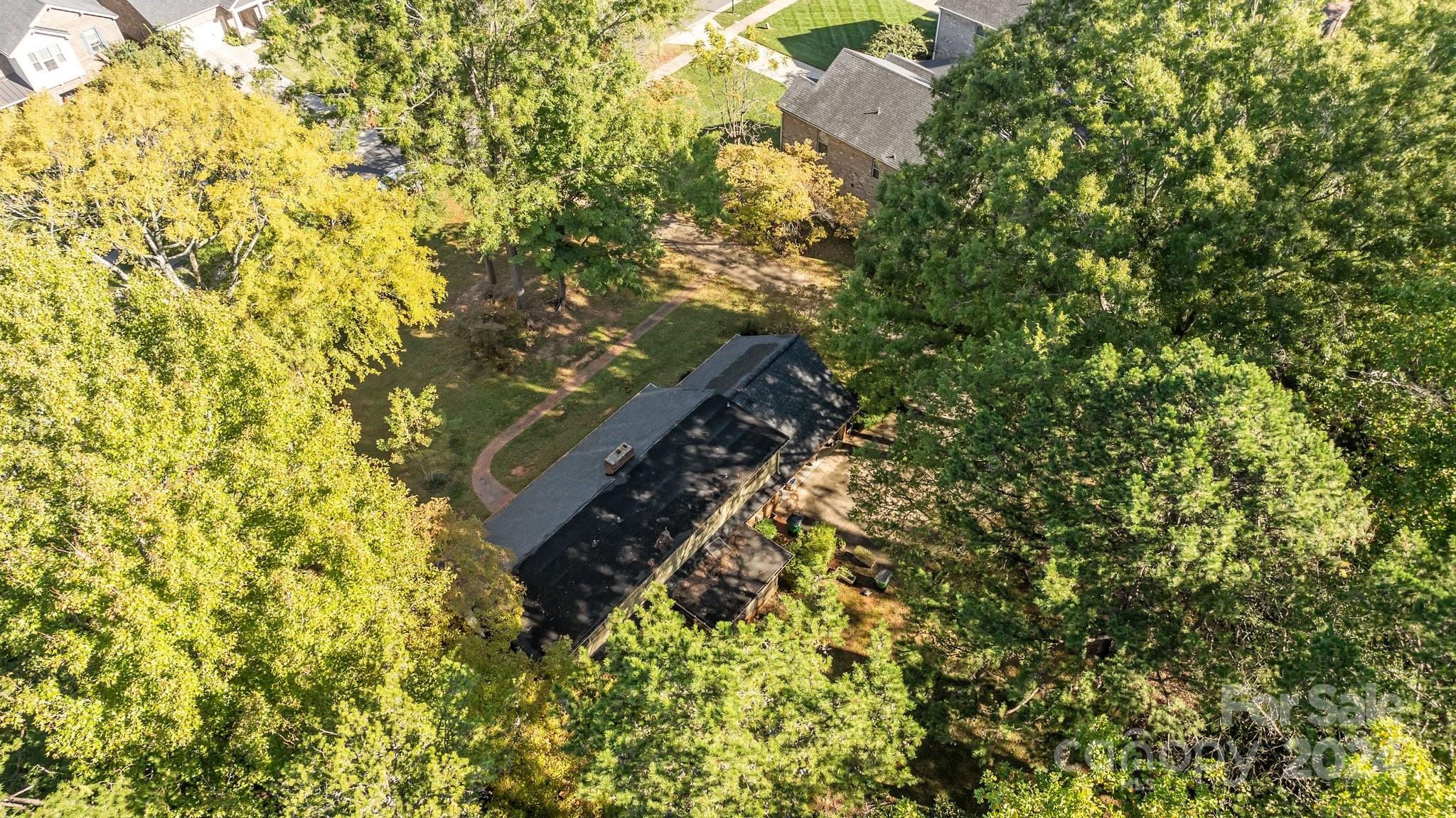 201/215 Smithfield Drive Property Photo 2