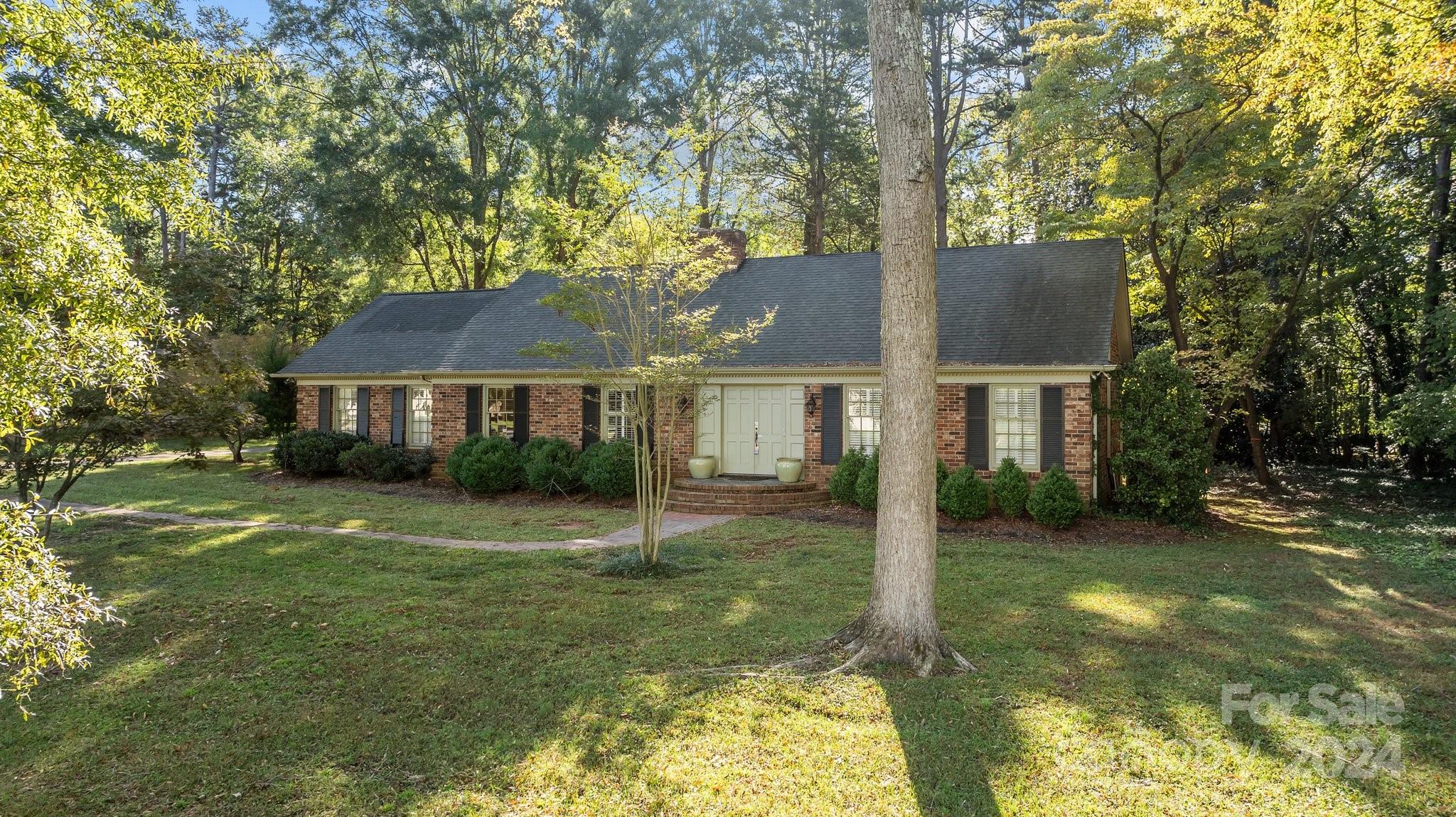 201/215 Smithfield Drive Property Photo 11