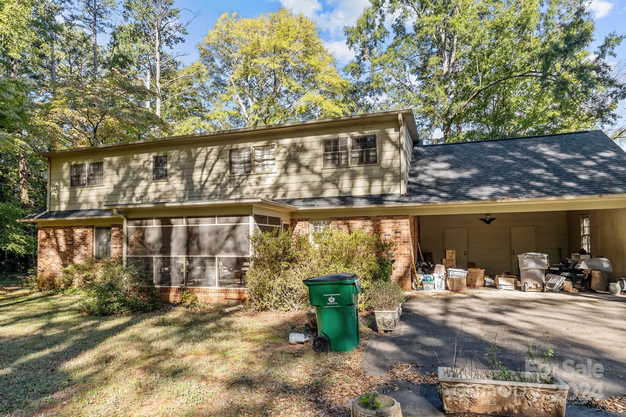 201/215 Smithfield Drive Property Photo 12