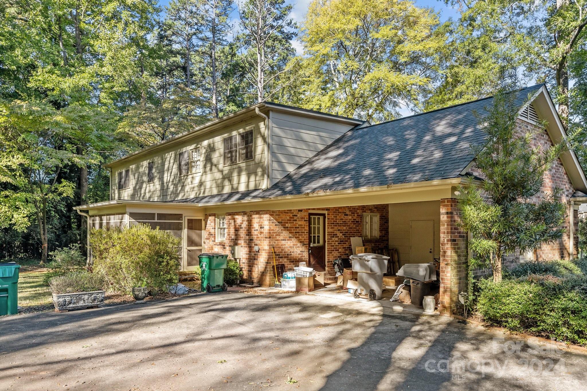 201/215 Smithfield Drive Property Photo 13