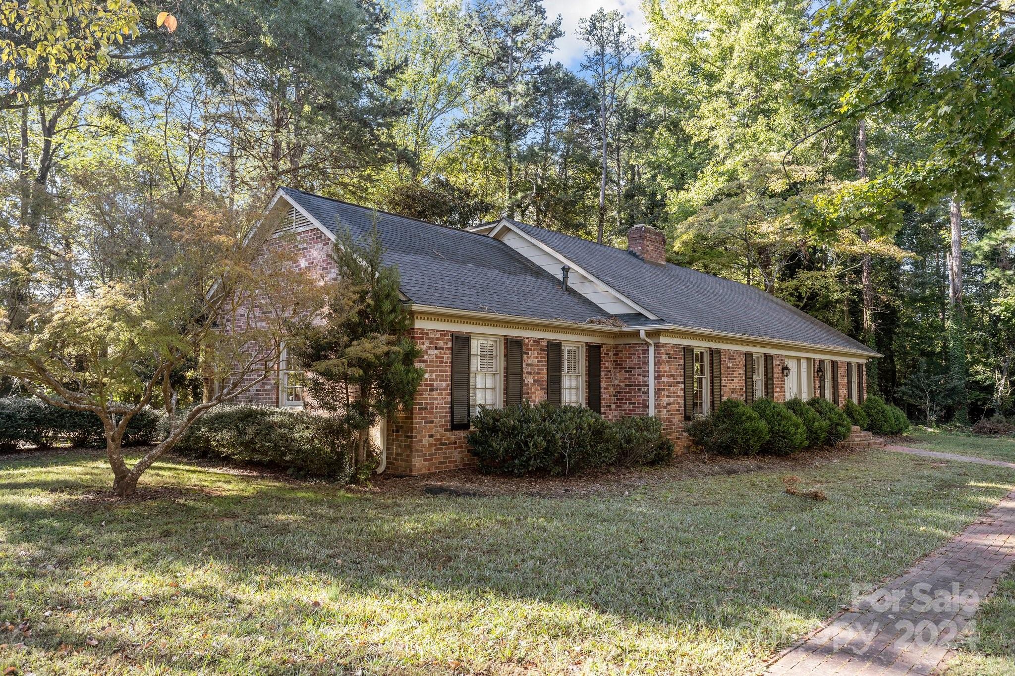 201/215 Smithfield Drive Property Photo 14