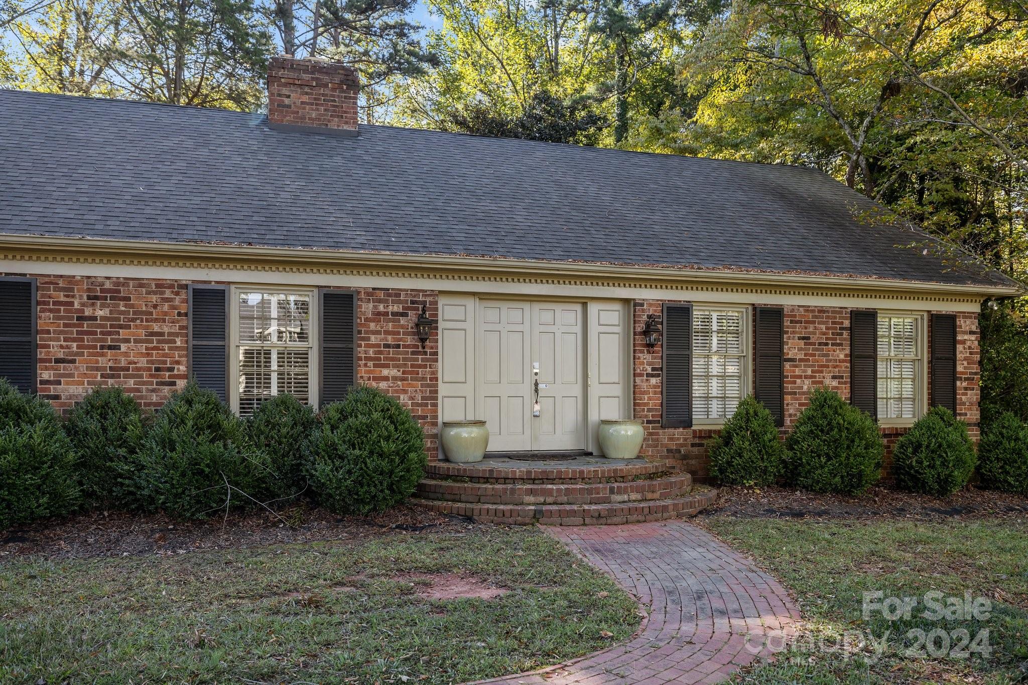 201/215 Smithfield Drive Property Photo 15