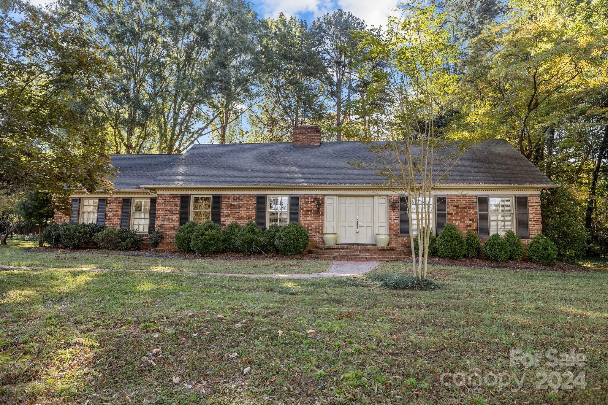 201/215 Smithfield Drive Property Photo 16