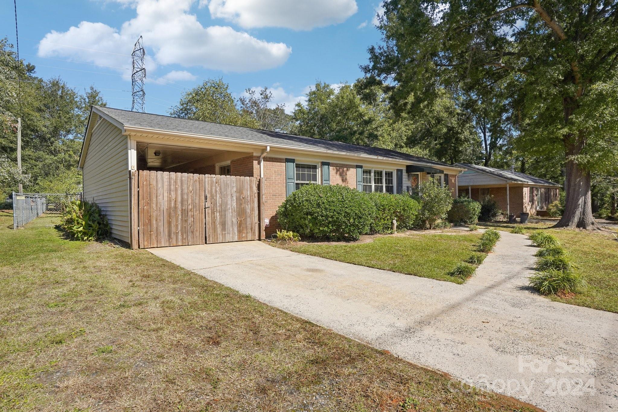 1026 Holly Drive Property Photo 2