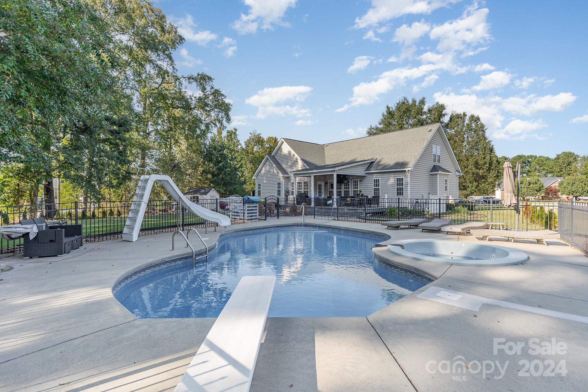 9404 Perimeter Court Property Photo 6