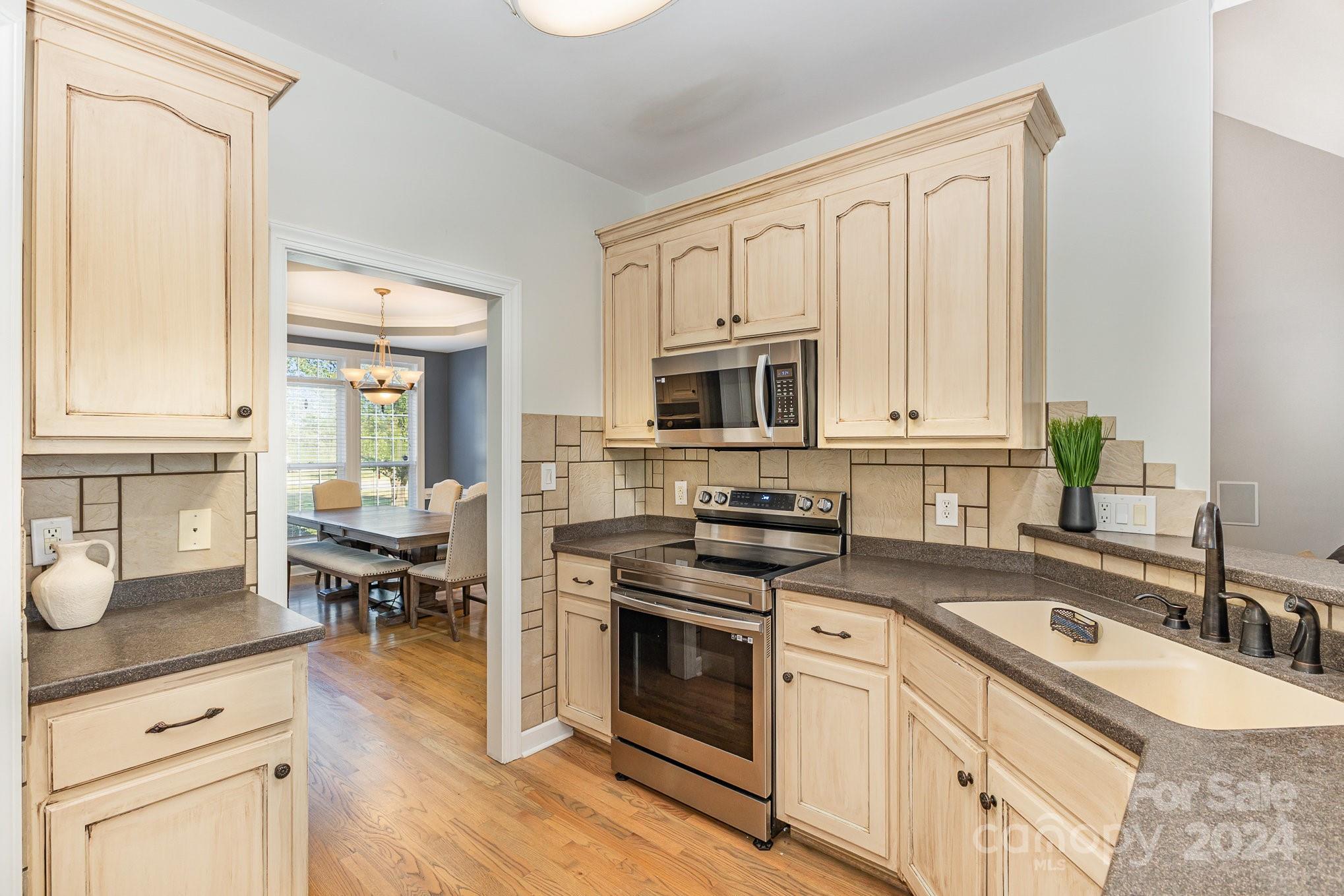 9404 Perimeter Court Property Photo 13