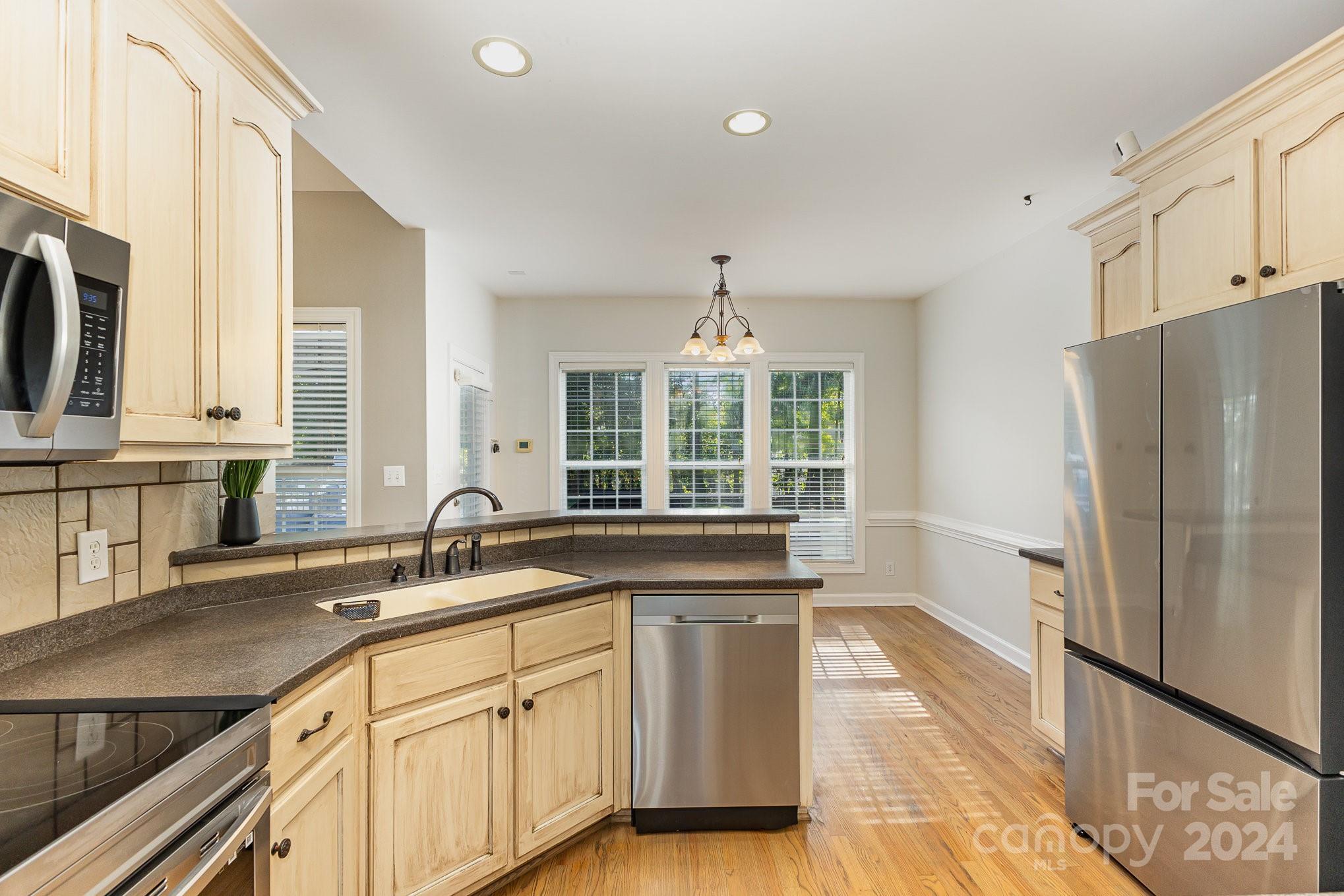 9404 Perimeter Court Property Photo 14