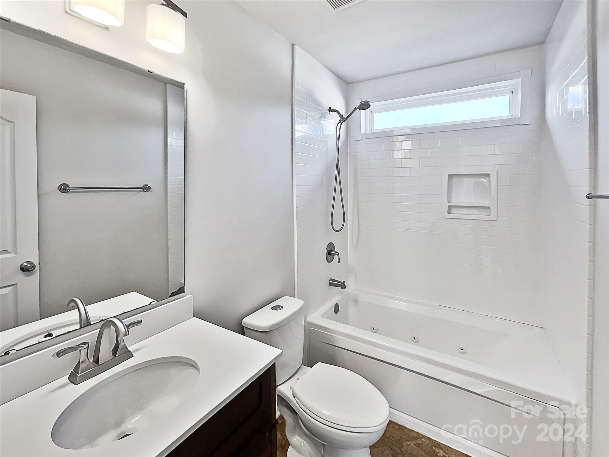 8117 Aqueduct Court Property Photo 7