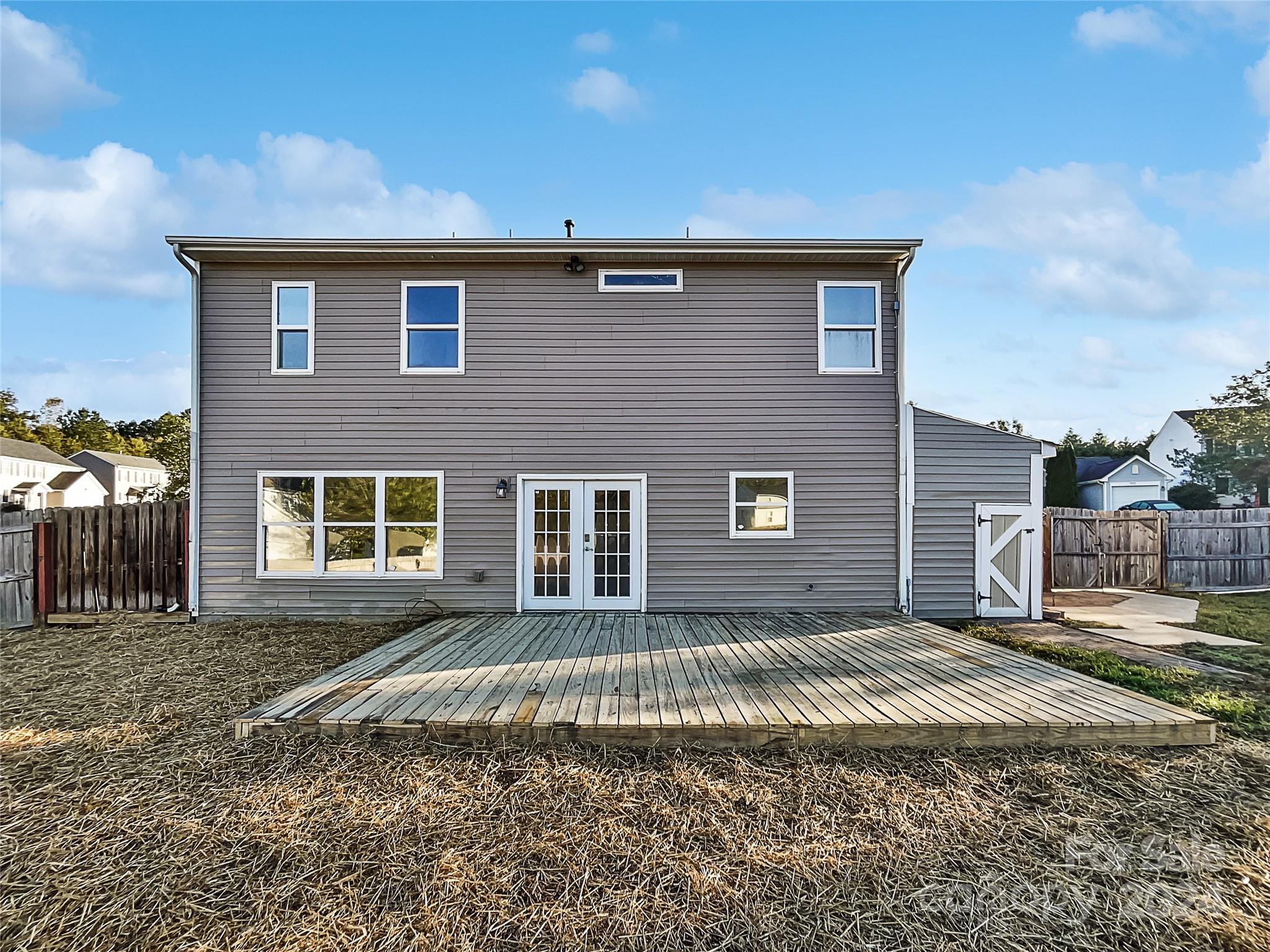 8117 Aqueduct Court Property Photo 8