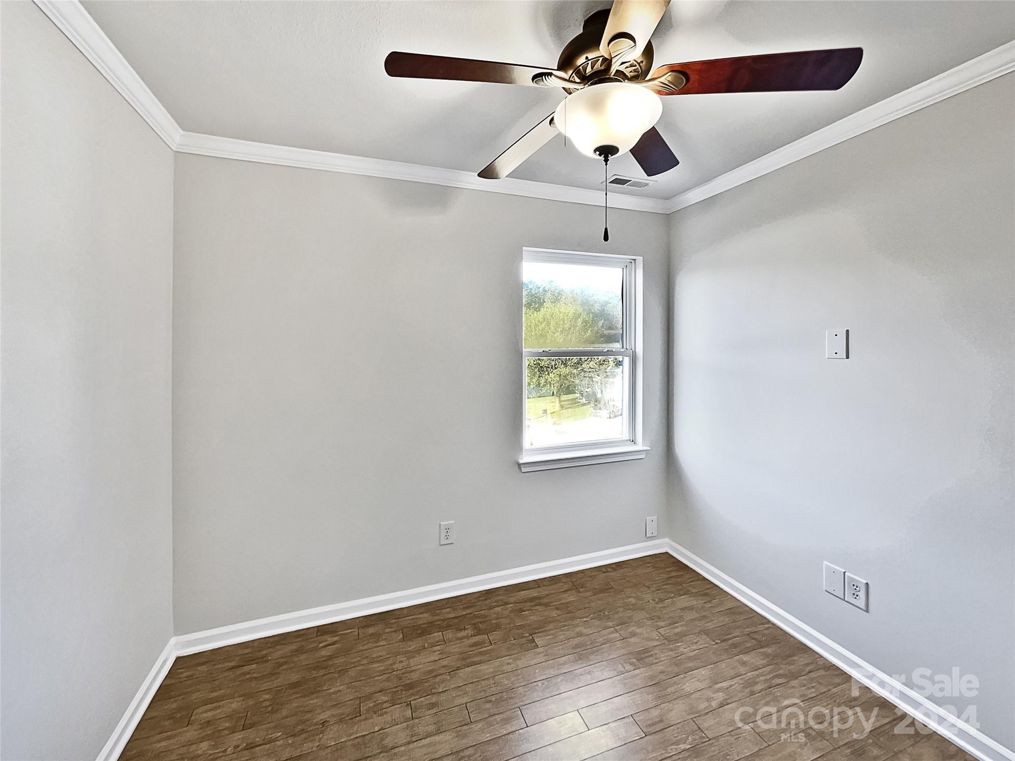 8117 Aqueduct Court Property Photo 9
