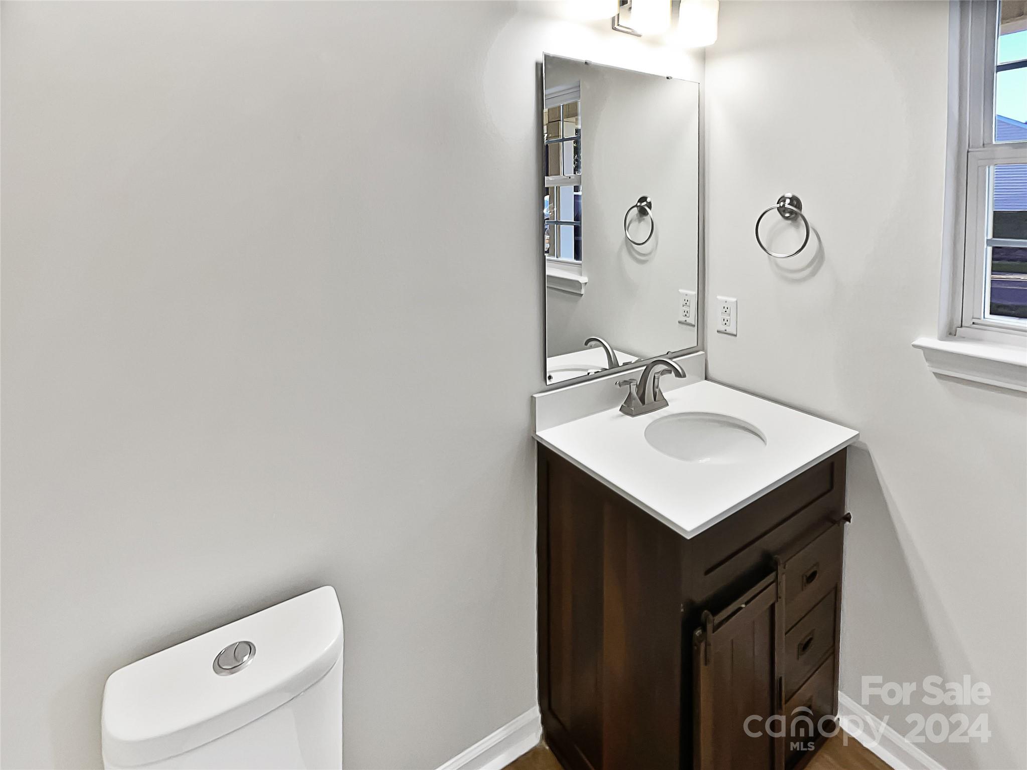 8117 Aqueduct Court Property Photo 11