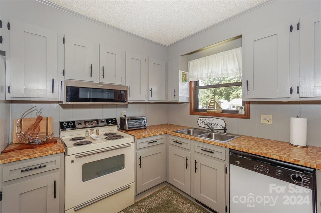 459 Kenway Loop Property Photo 11