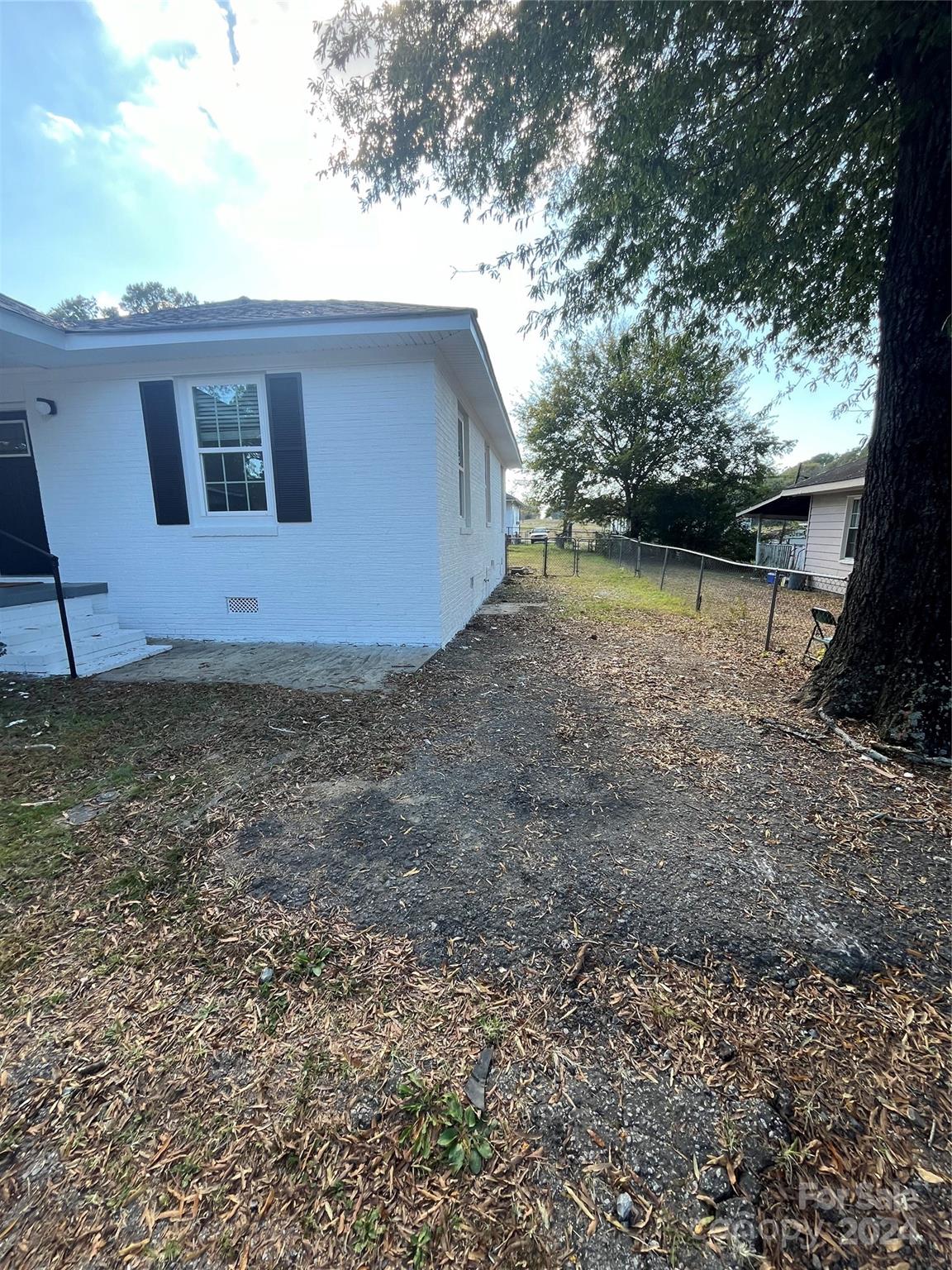 560 2nd Street Property Photo 4
