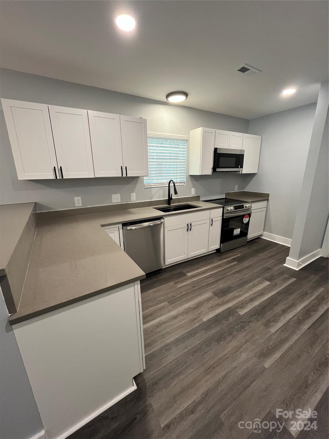 560 2nd Street Property Photo 6