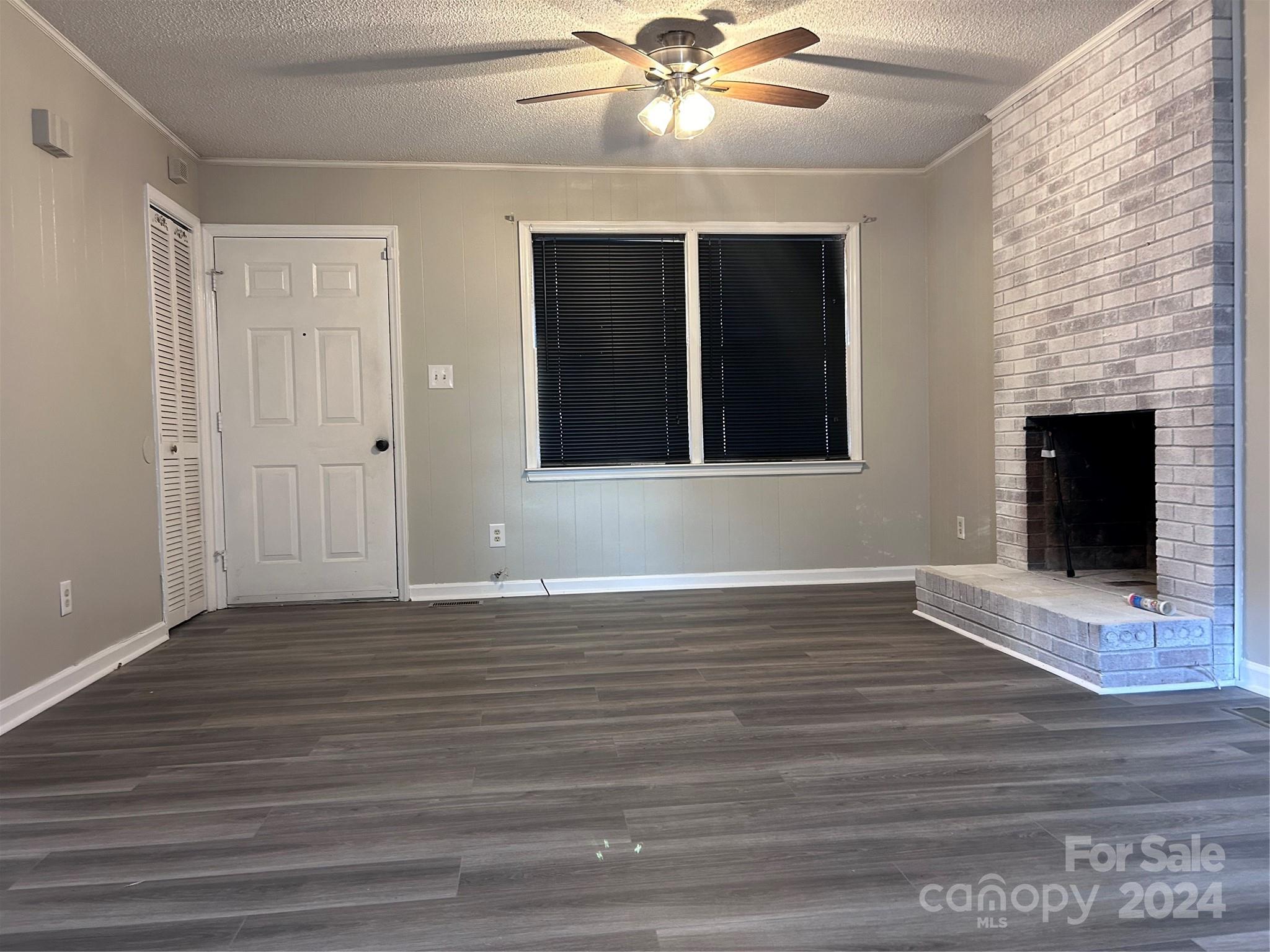 526 Kings Road Property Photo 2