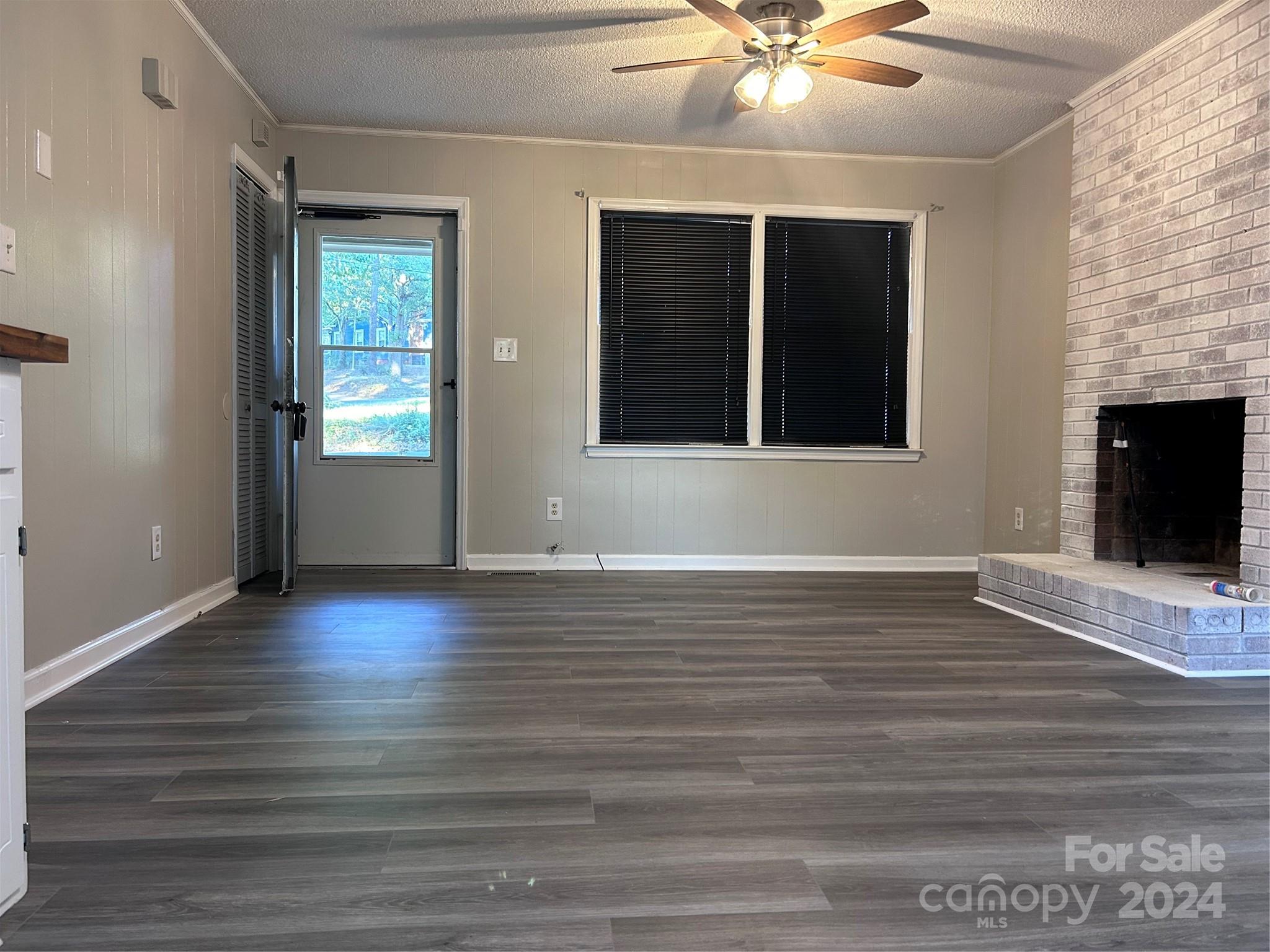 526 Kings Road Property Photo 3