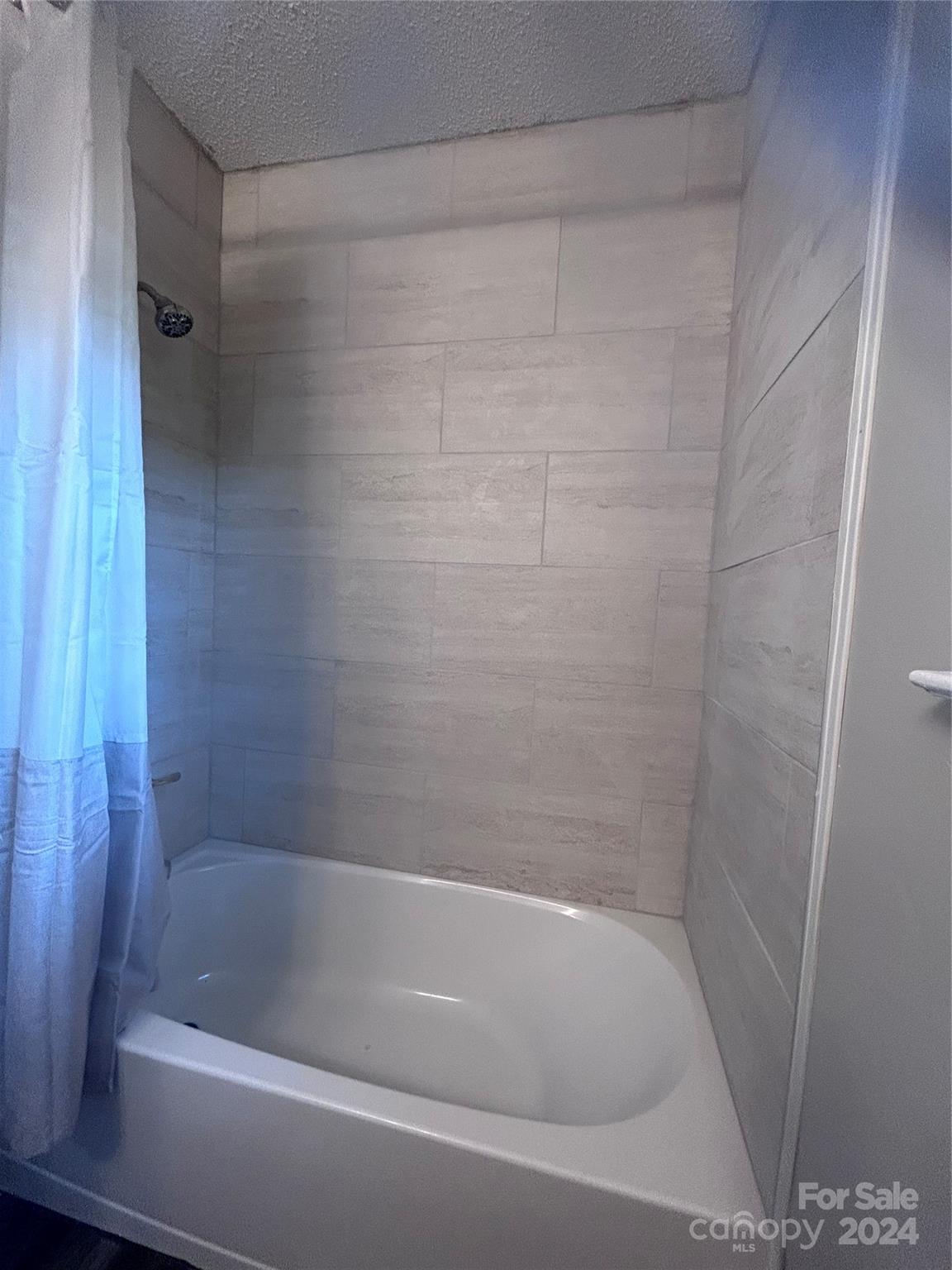 526 Kings Road Property Photo 7