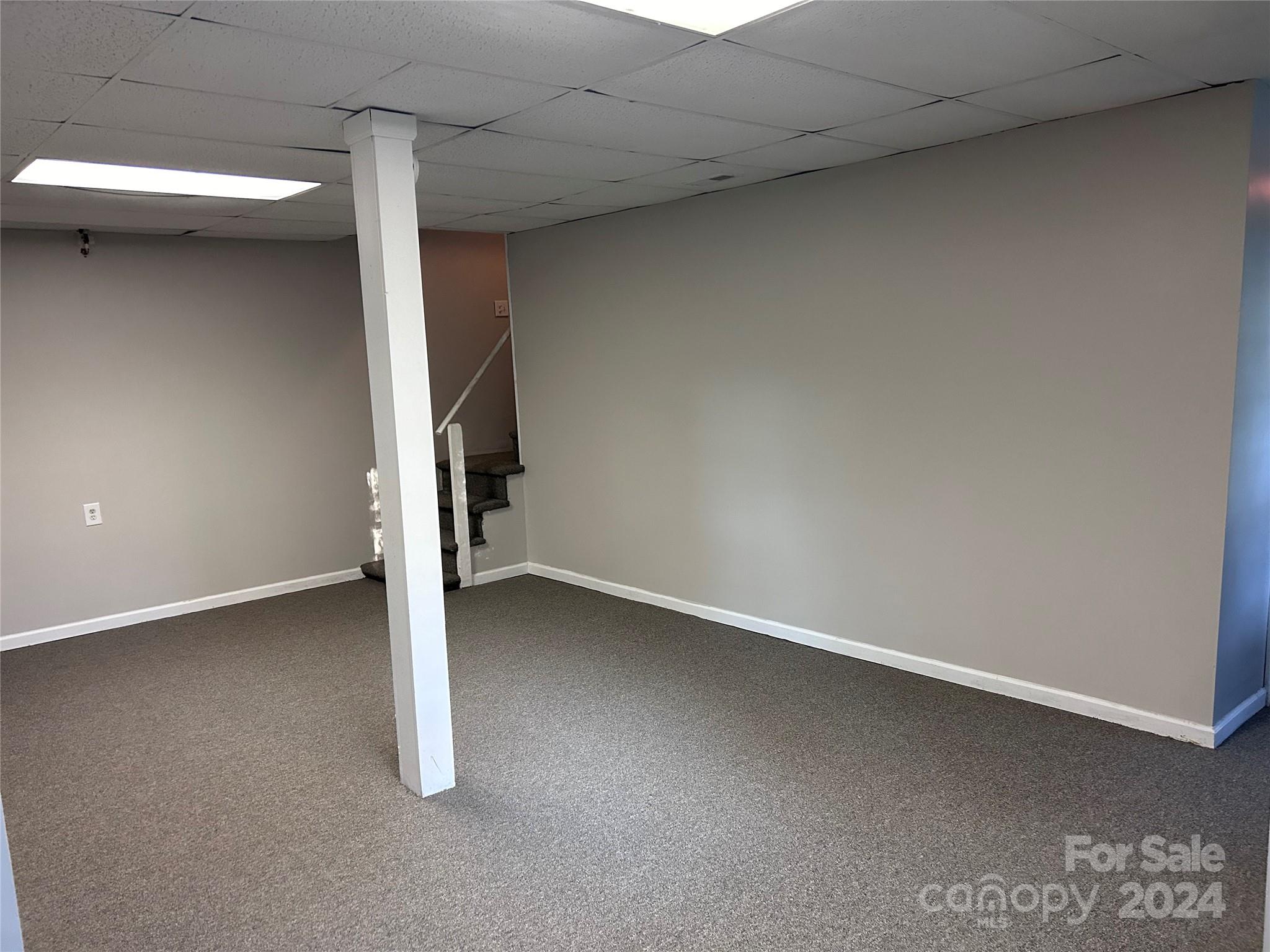 526 Kings Road Property Photo 10