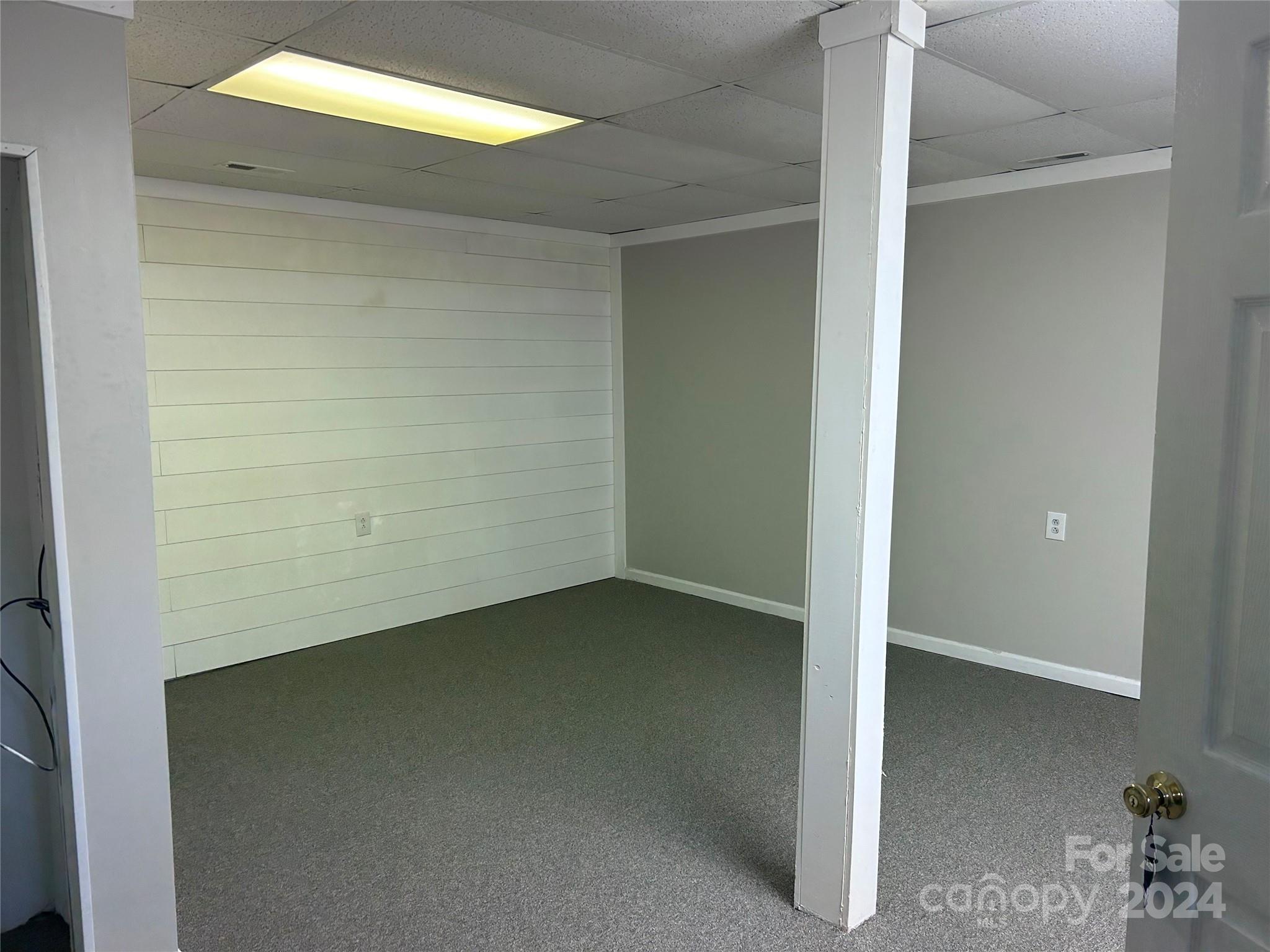 526 Kings Road Property Photo 11