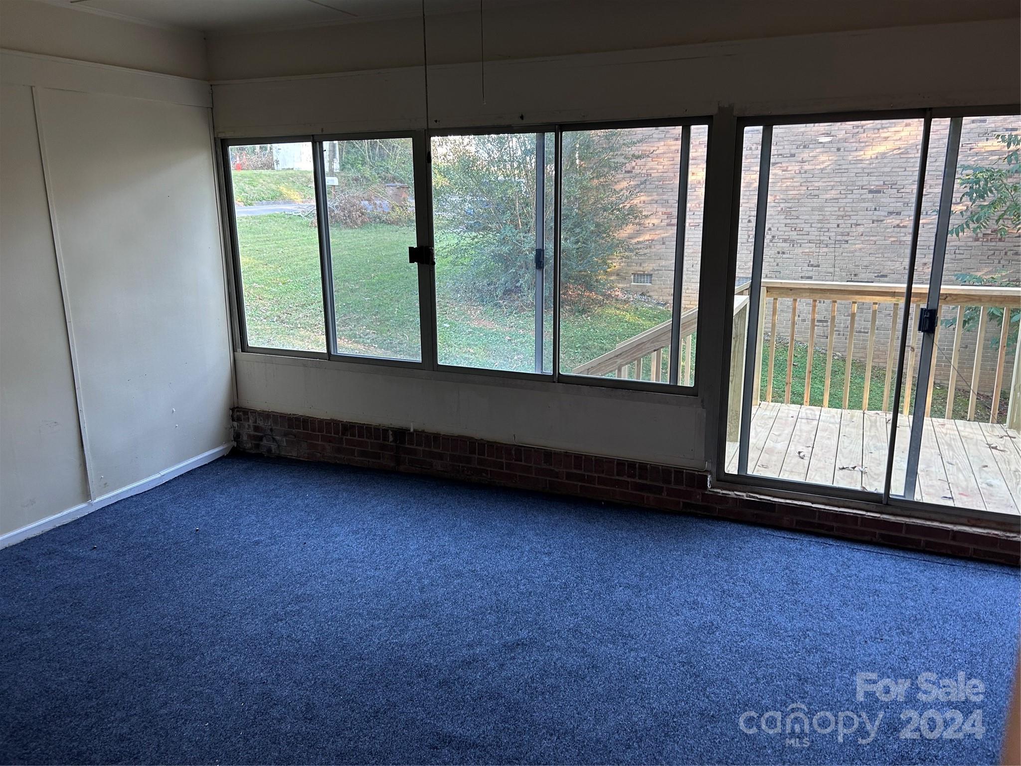 526 Kings Road Property Photo 12