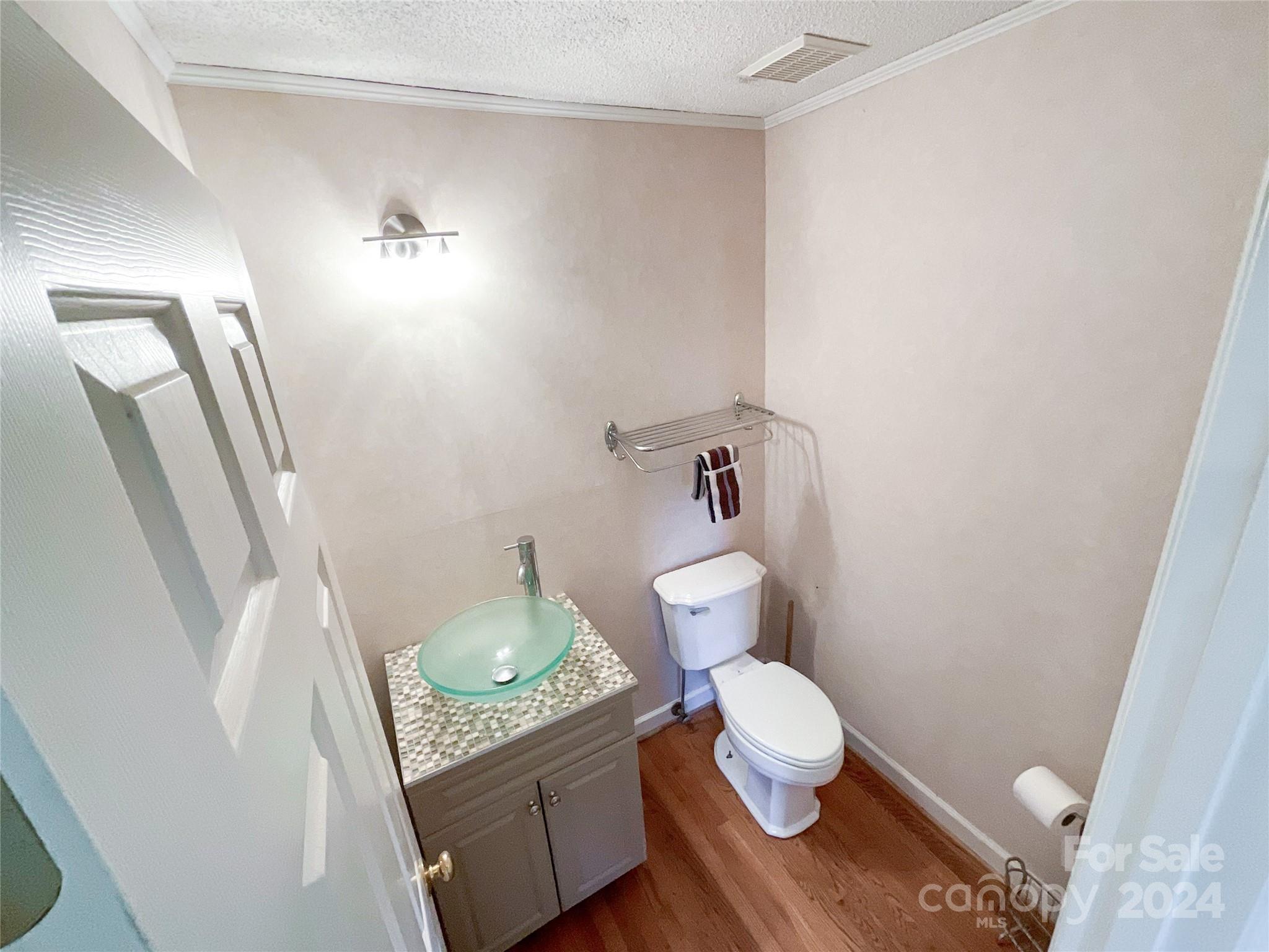 3018 Castlebrook Drive Property Photo 6