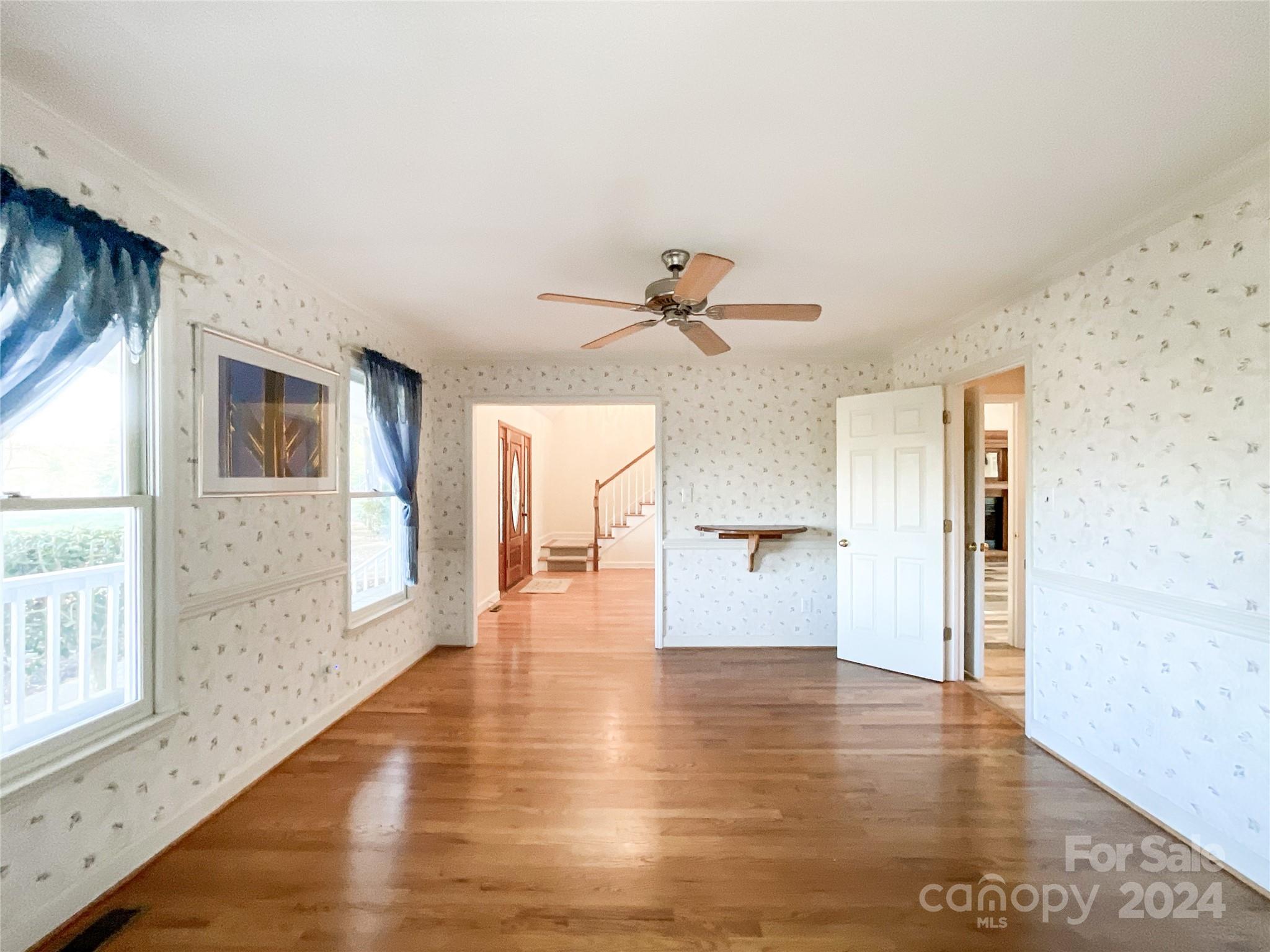 3018 Castlebrook Drive Property Photo 7