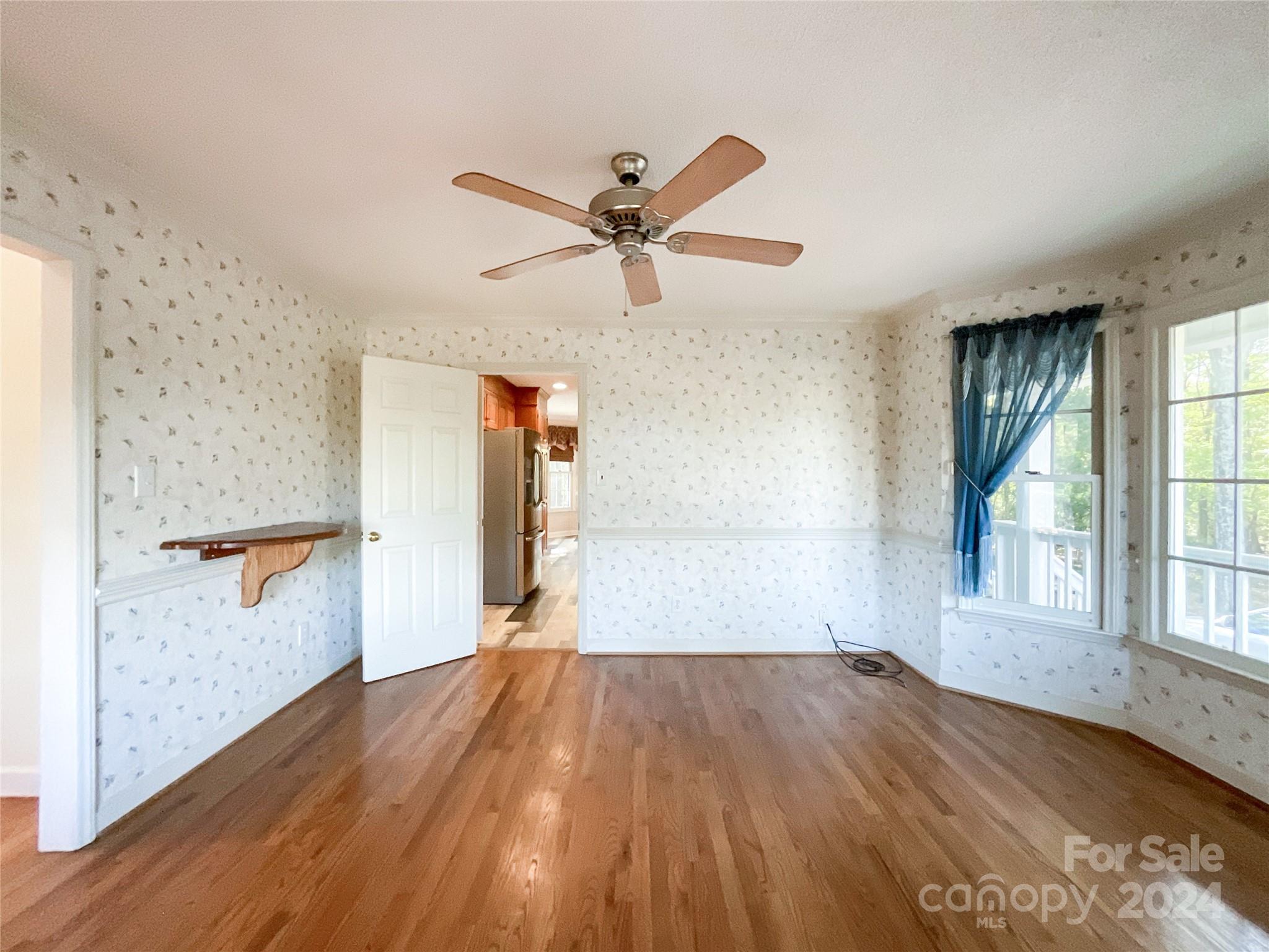 3018 Castlebrook Drive Property Photo 8