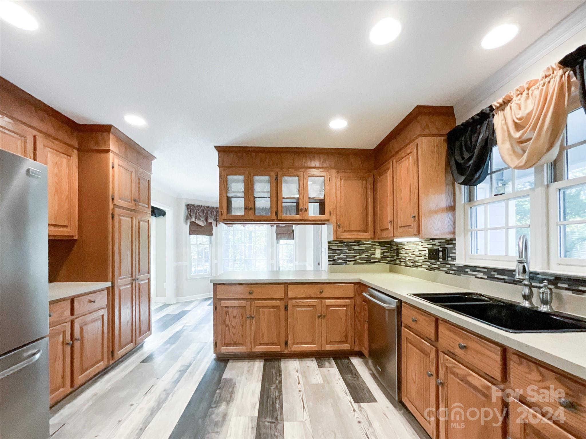 3018 Castlebrook Drive Property Photo 13