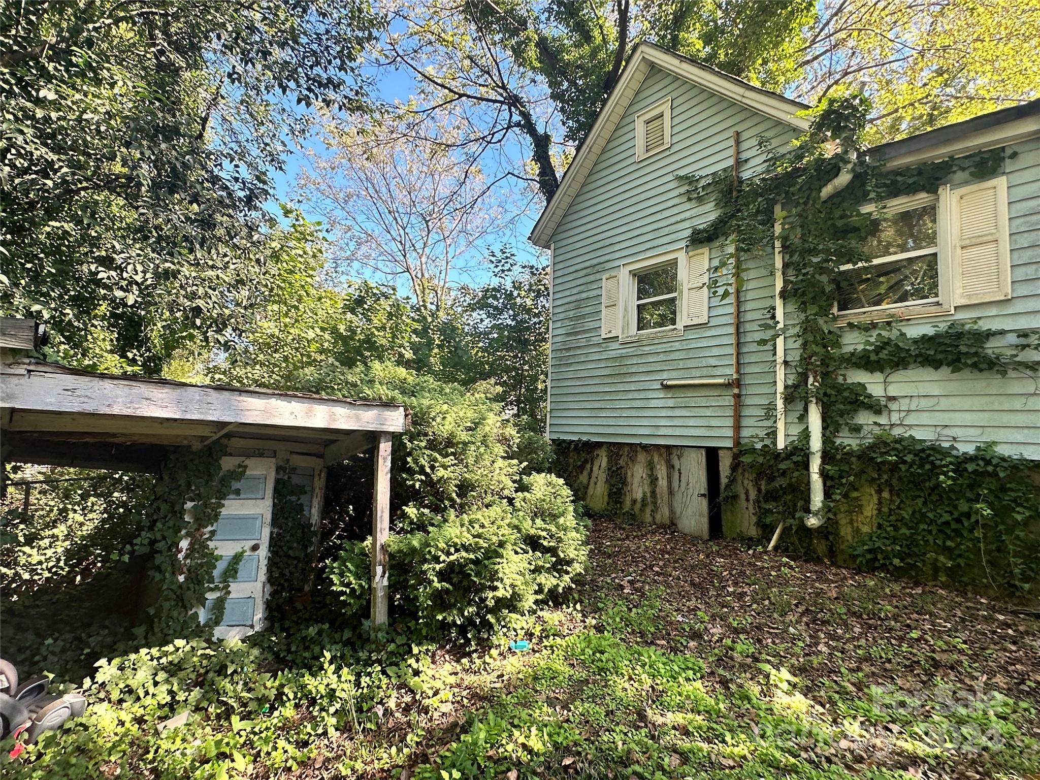 1115 Harrill Street Property Photo 3