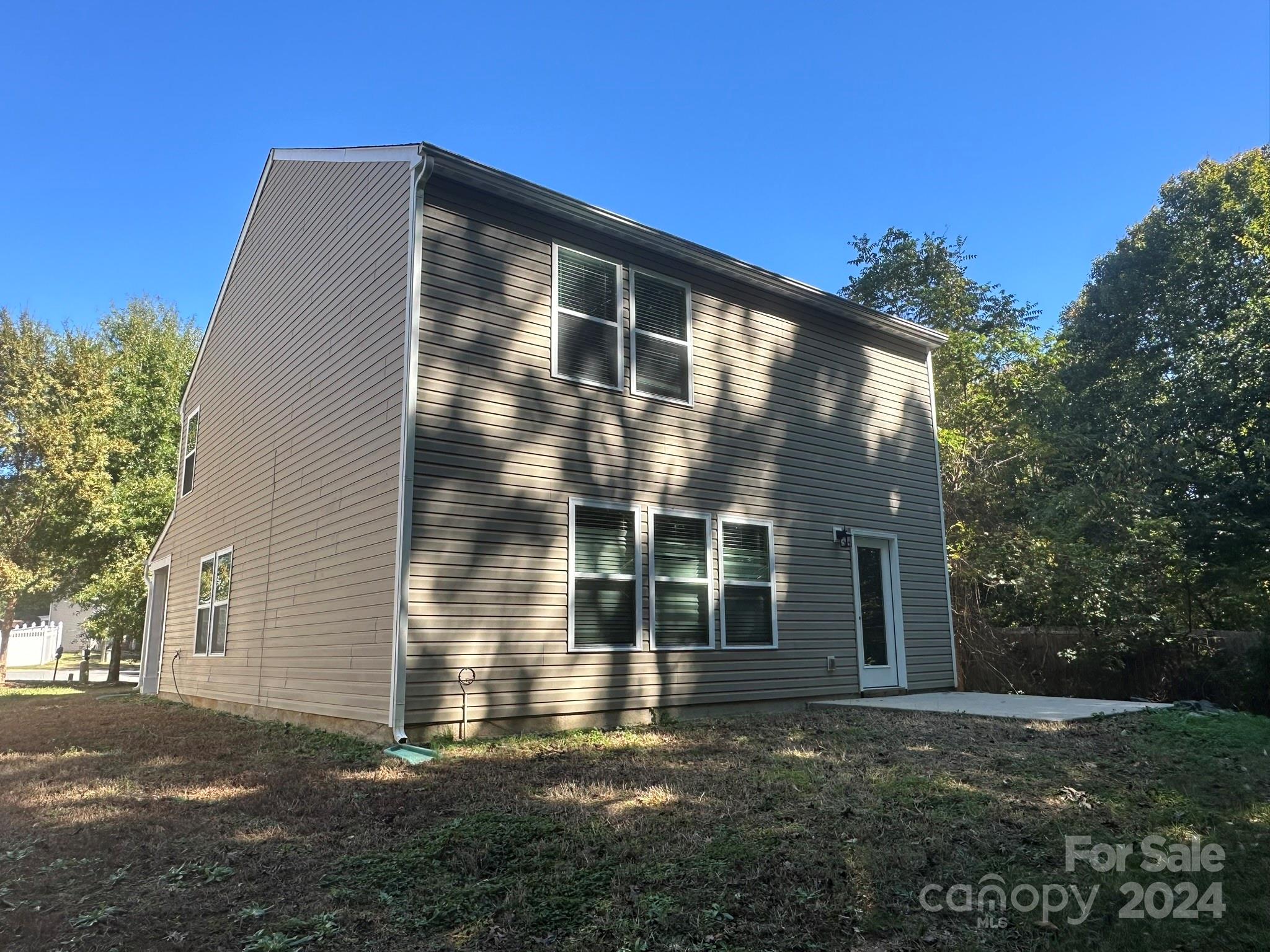 5907 Fazenda Drive Property Photo 3