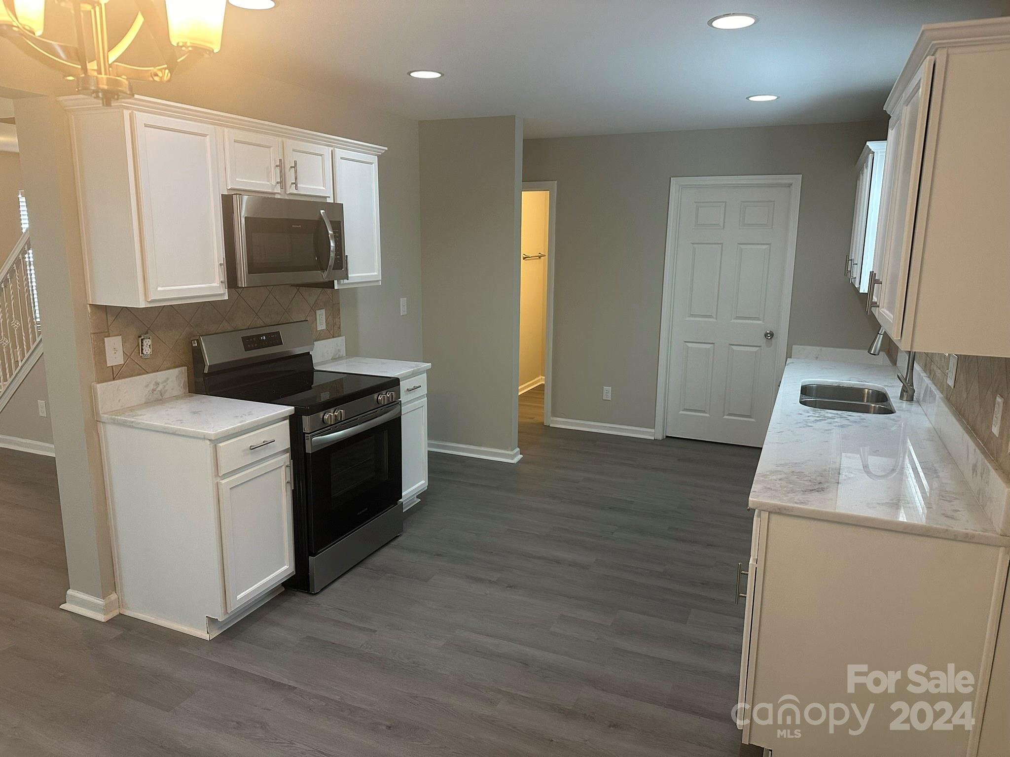 5907 Fazenda Drive Property Photo 9
