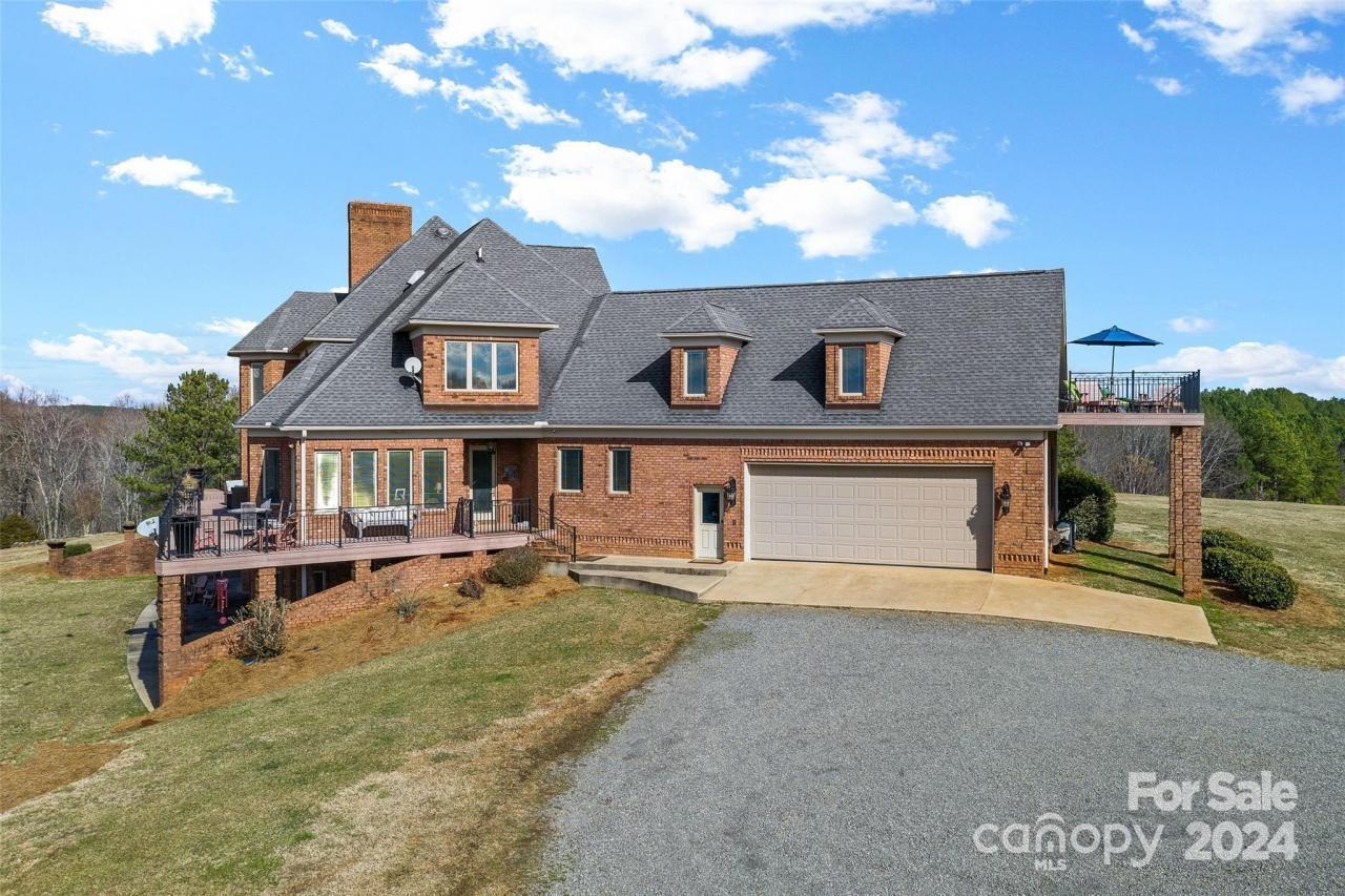 590 Tuckertown Road Property Photo 4