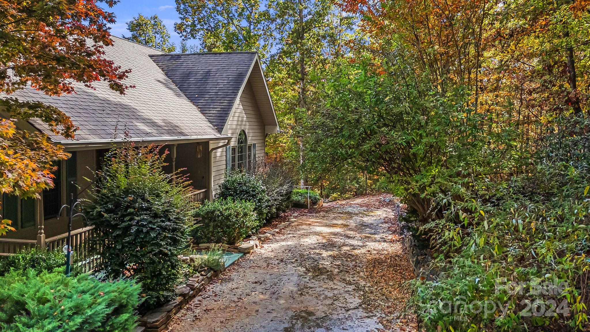 273 Blue Bird Road Property Photo 3
