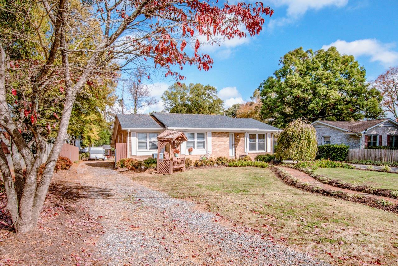 834 Brookwood Drive Property Photo 4