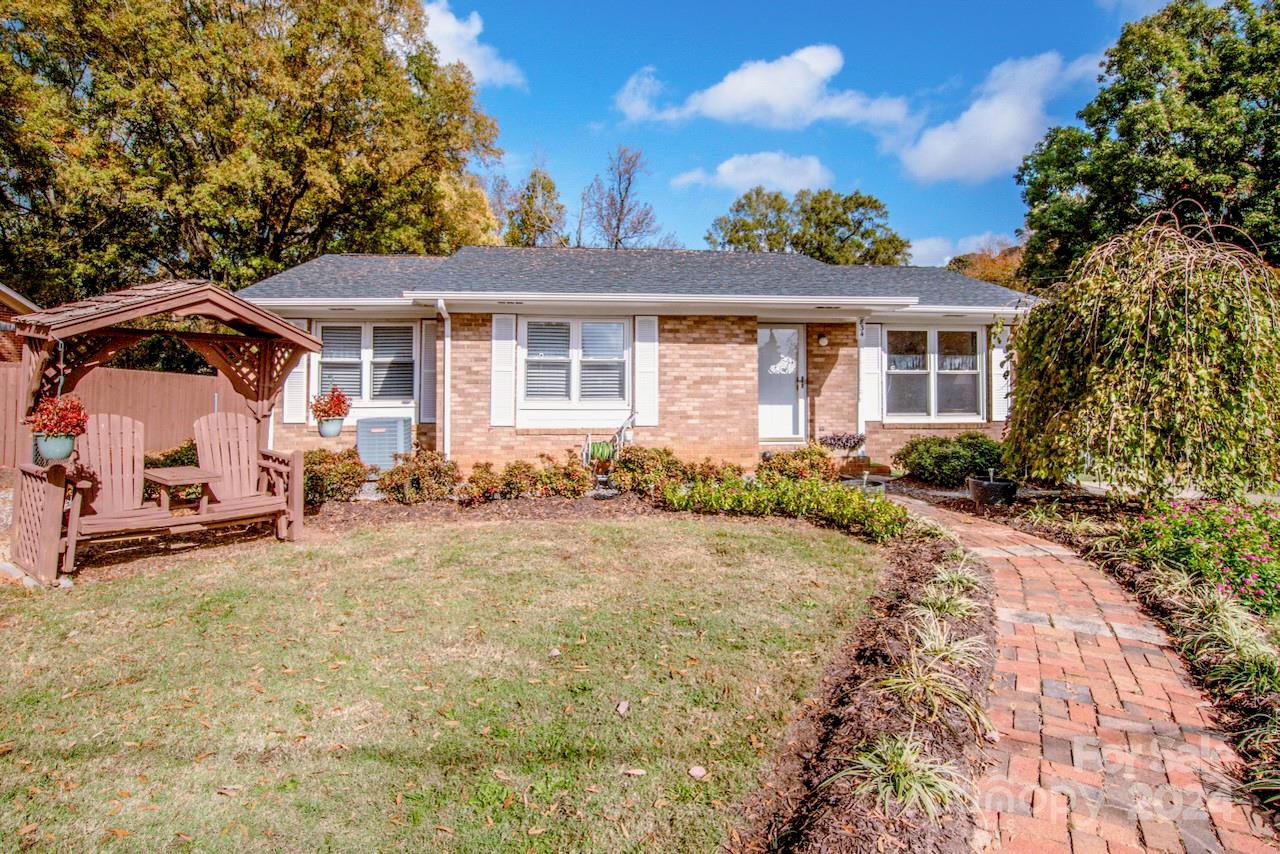 834 Brookwood Drive Property Photo 8