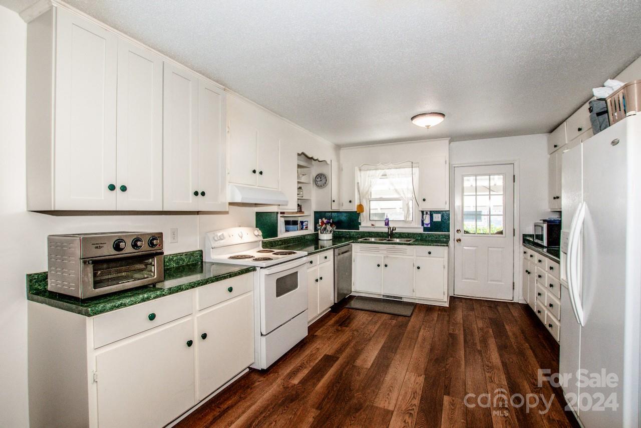834 Brookwood Drive Property Photo 16
