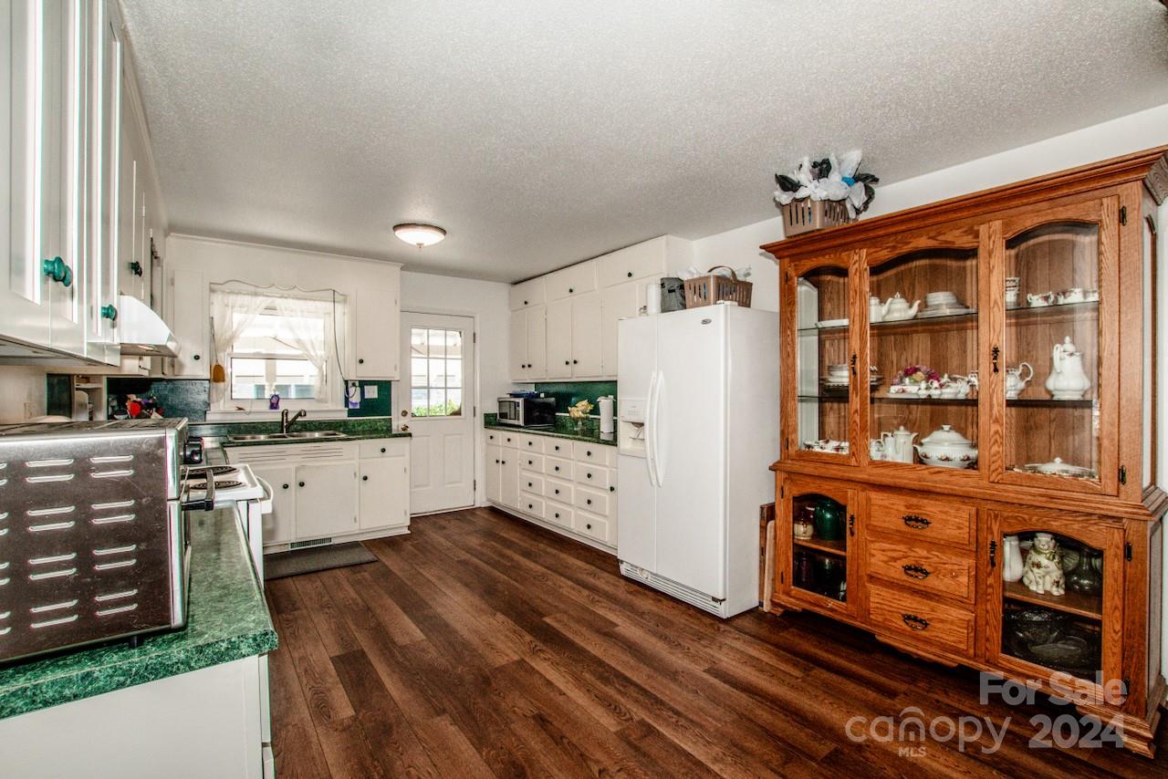 834 Brookwood Drive Property Photo 17