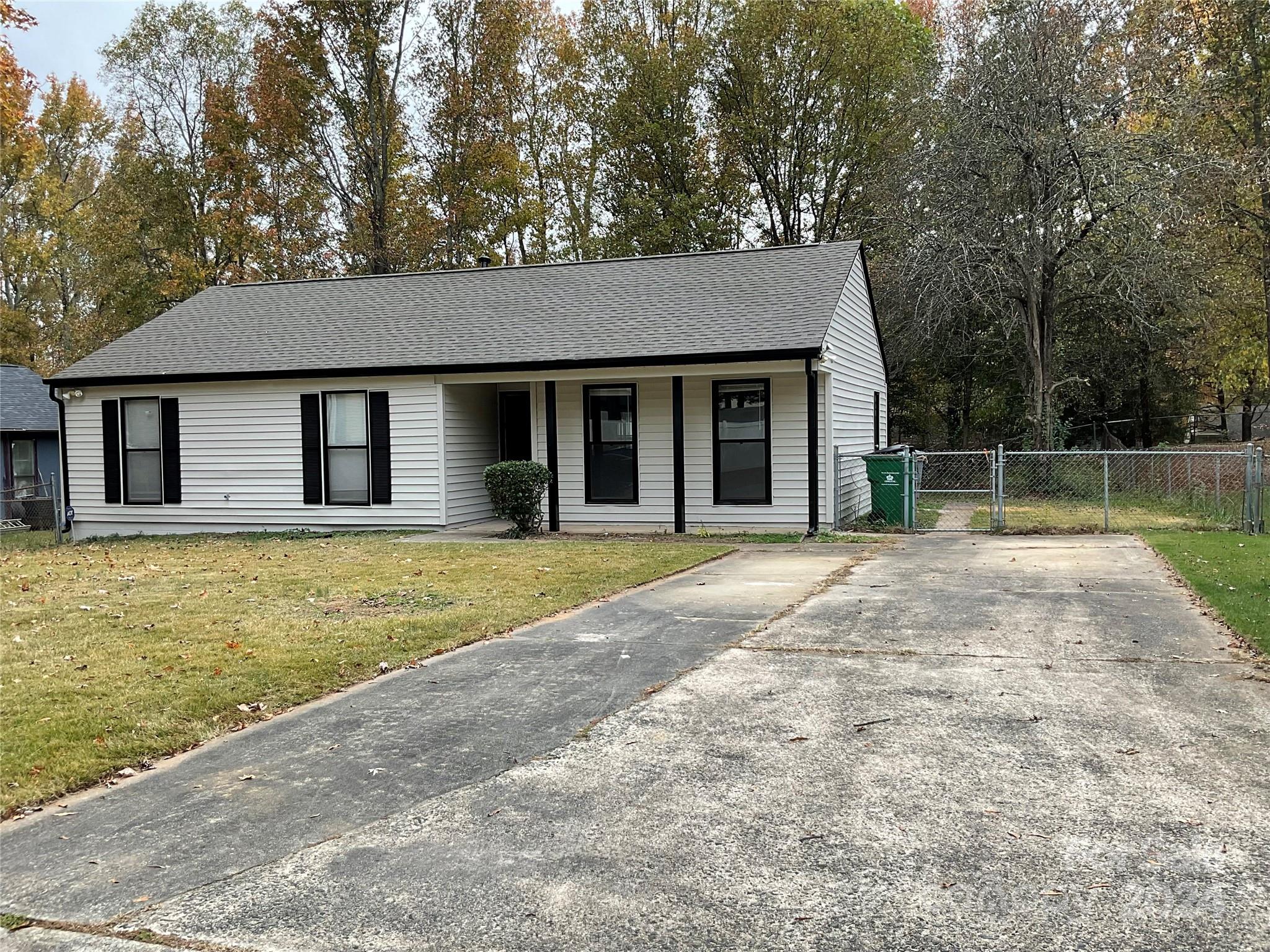 6848 N Ridge Court Property Photo 2