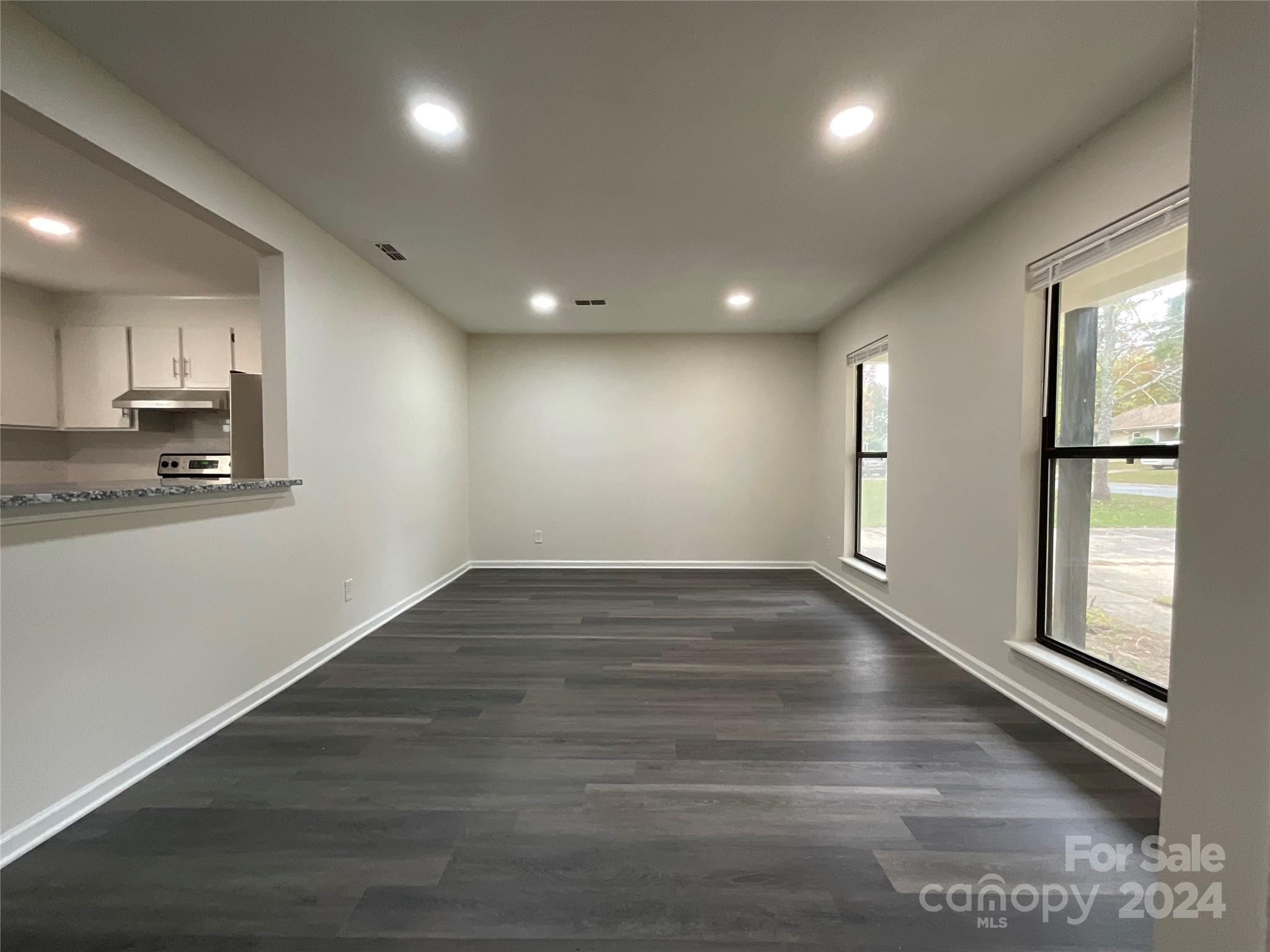 6848 N Ridge Court Property Photo 3