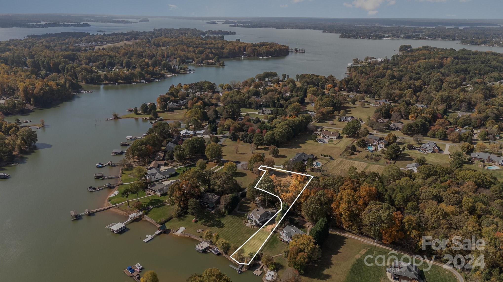 332 Queens Cove Road Property Photo 3