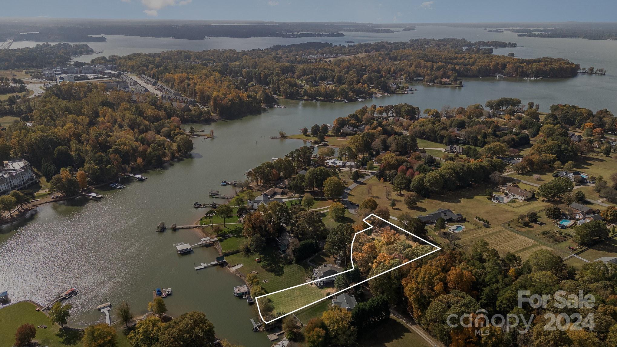 332 Queens Cove Road Property Photo 5